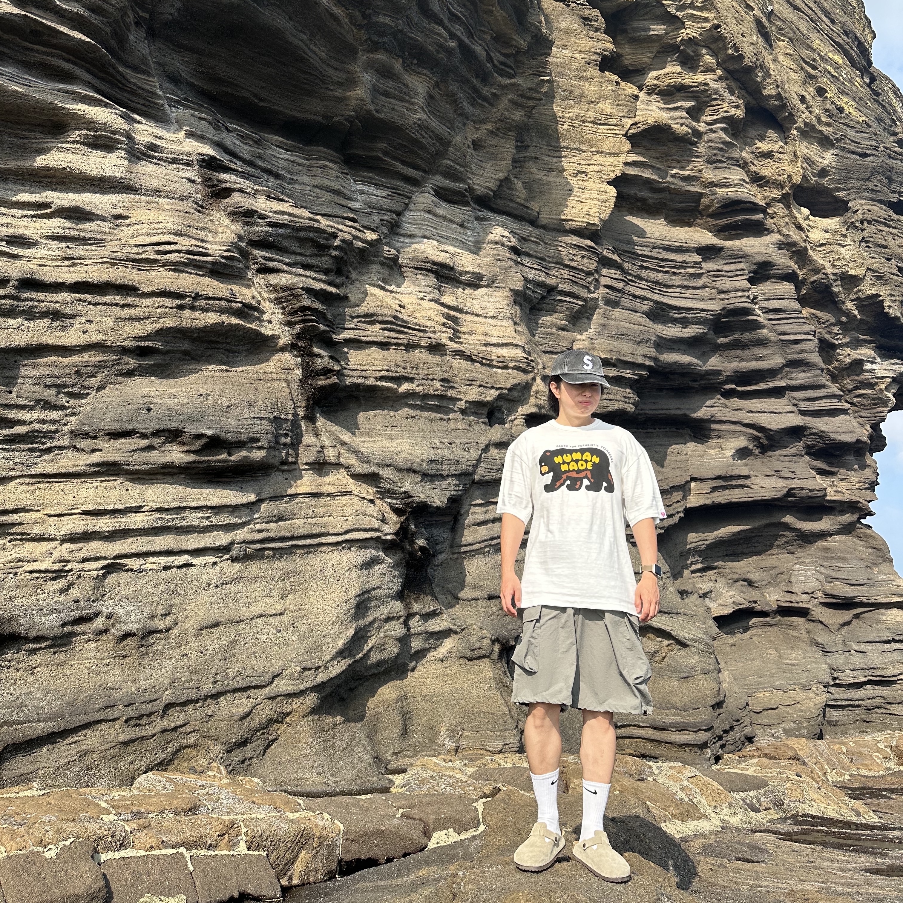 Human Made Graphic T-Shirt #10 White, Supreme Pigment Print S Logo 6-Panel Black - 22FW 착용 스타일