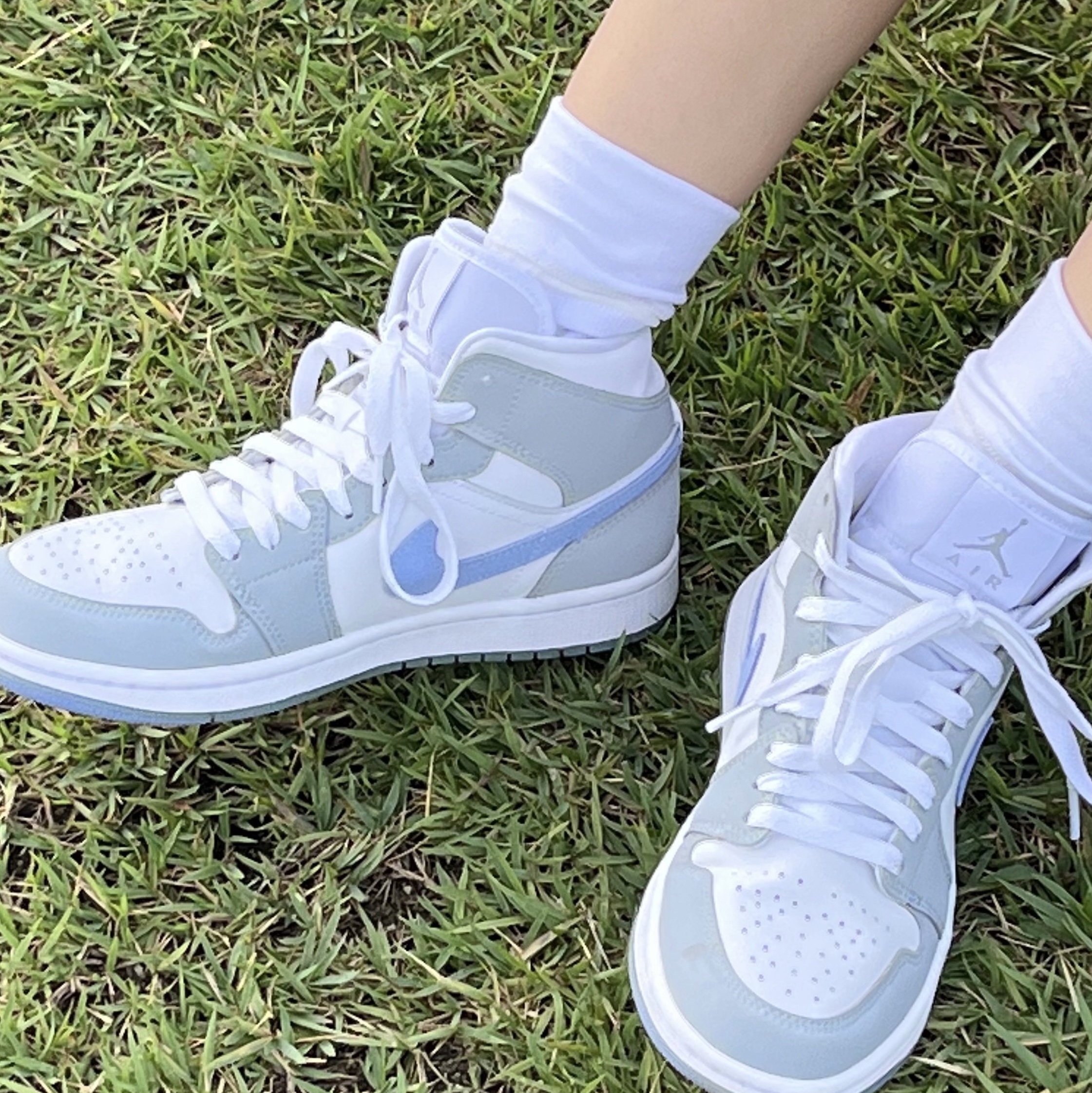 (W) Jordan 1 Mid Wolf Grey 착용 스타일 - 2