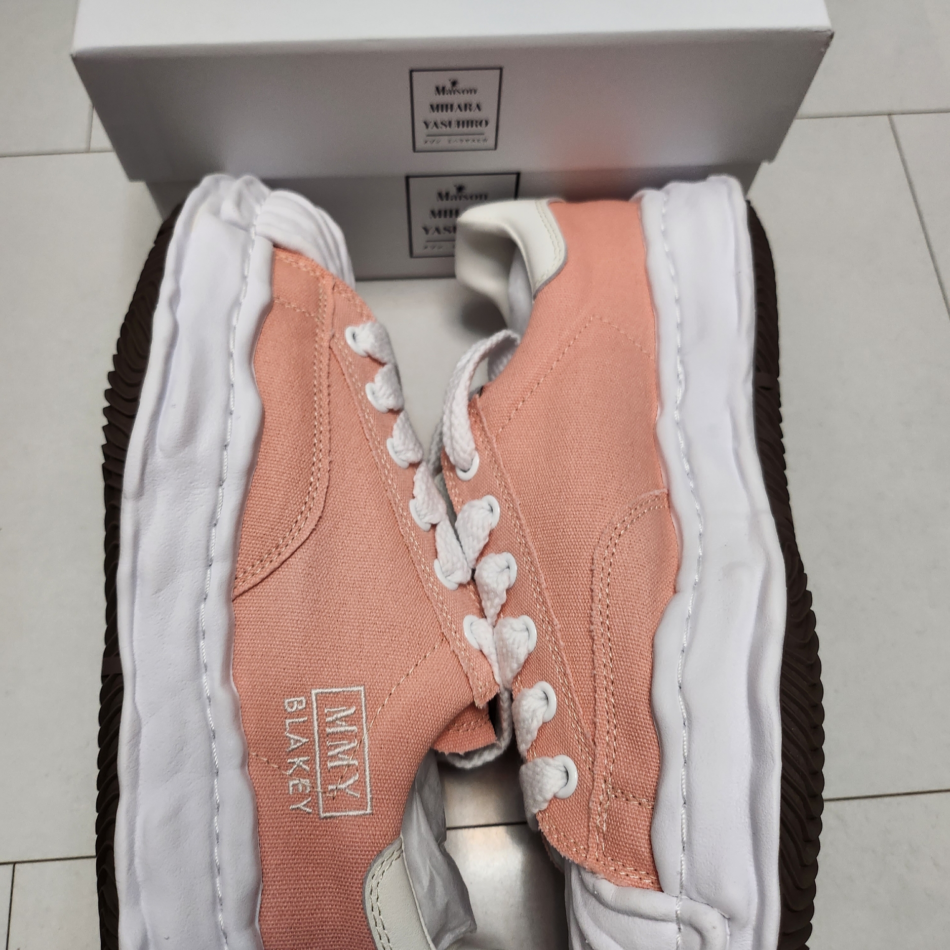 Maison Mihara Yasuhiro Blakey OG Sole Canvas Low-top Sneakers Pink 착용 스타일 - 1