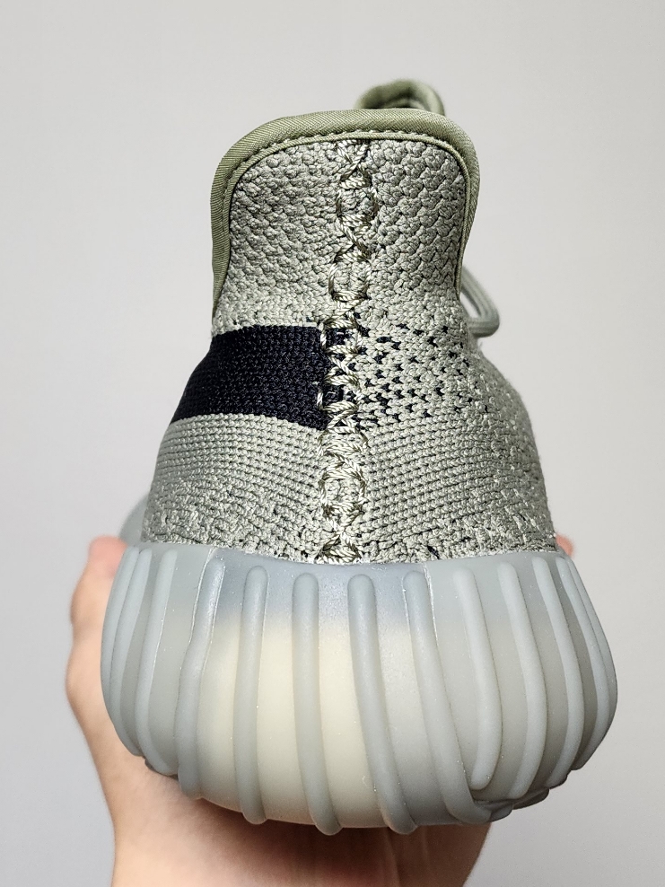 Adidas Yeezy Boost 350 V2 Granite Core Black 착용 스타일