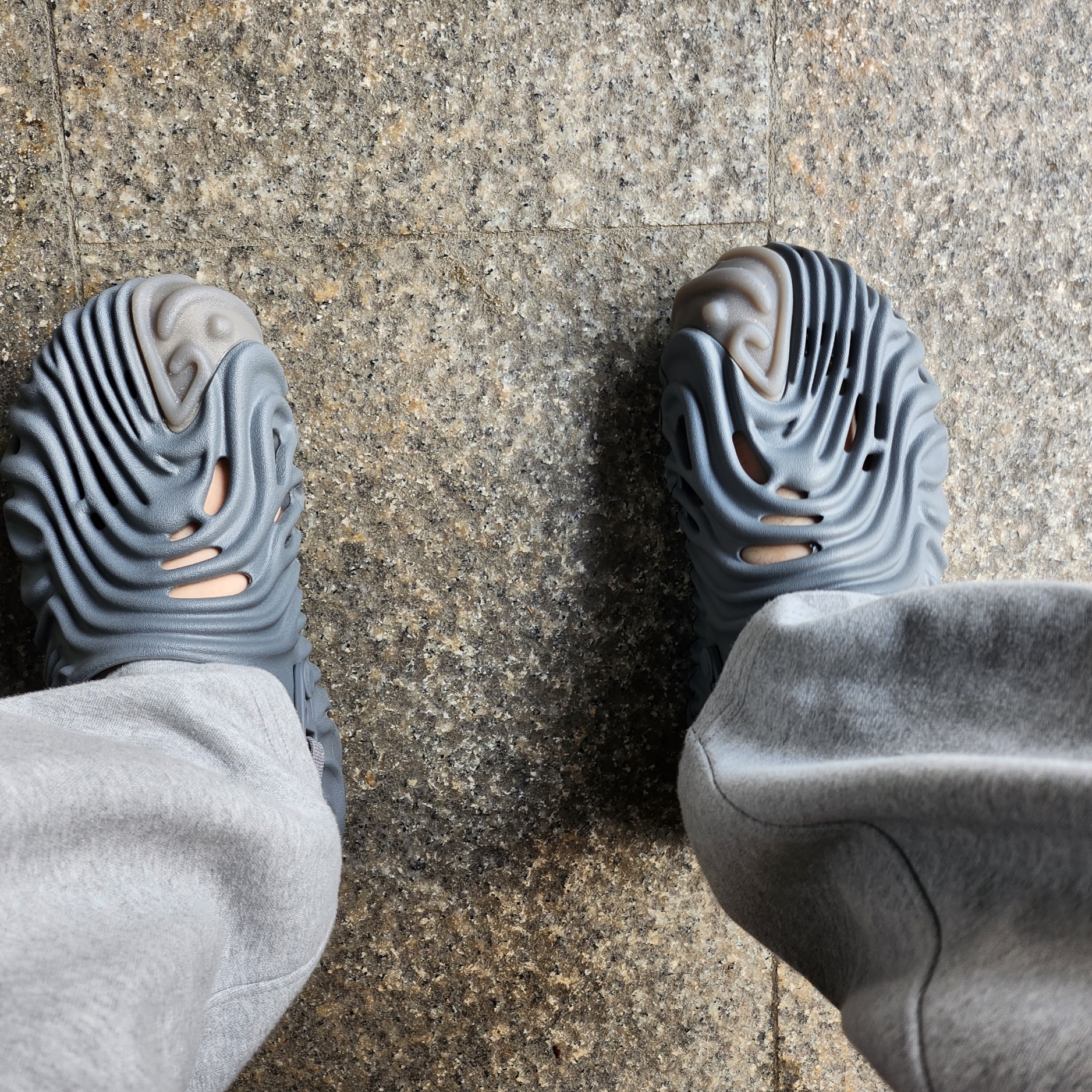 Crocs x Salehe Bembury Pollex Clog Niagara 착용 스타일 - 1