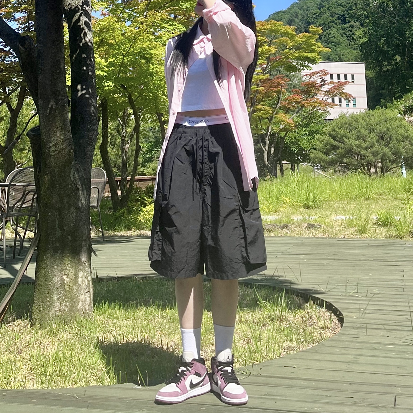 (W) Jordan 1 Mid SE Light Mulberry 착용 스타일 - 2