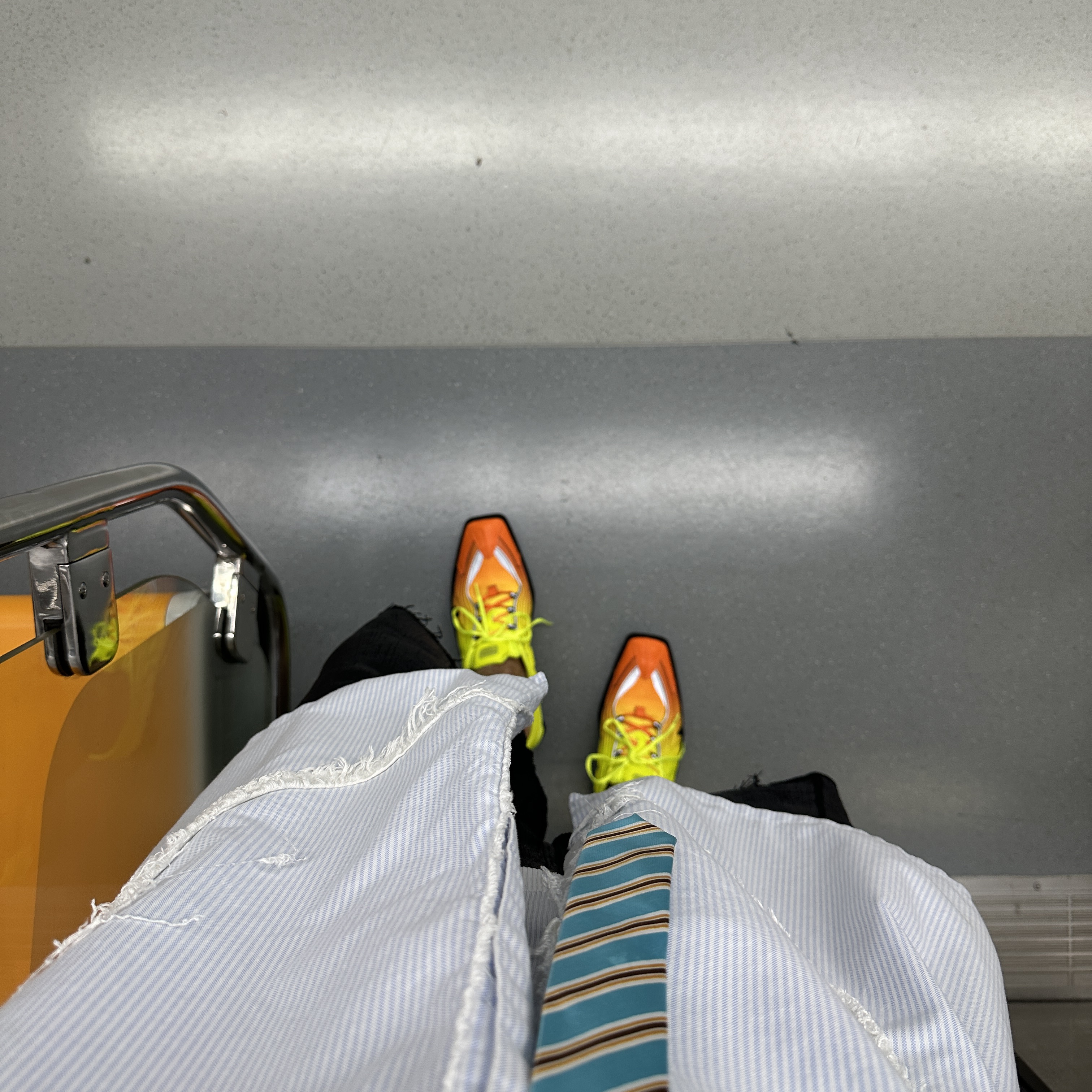 Nike x Martine Rose Shox MR4 Safety Orange 착용 스타일
