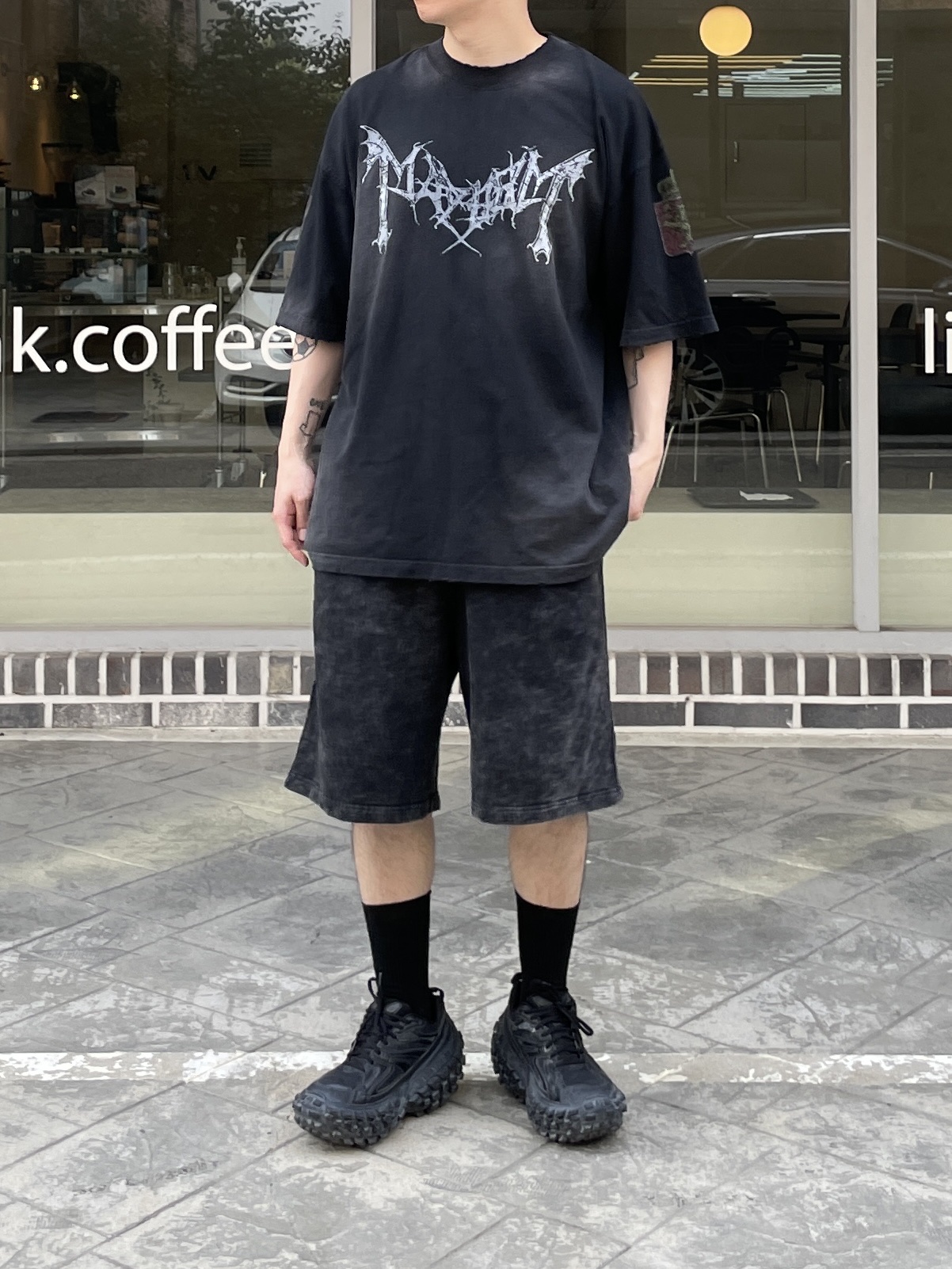 Balenciaga Defender Sneakers Black 착용 스타일 - 2