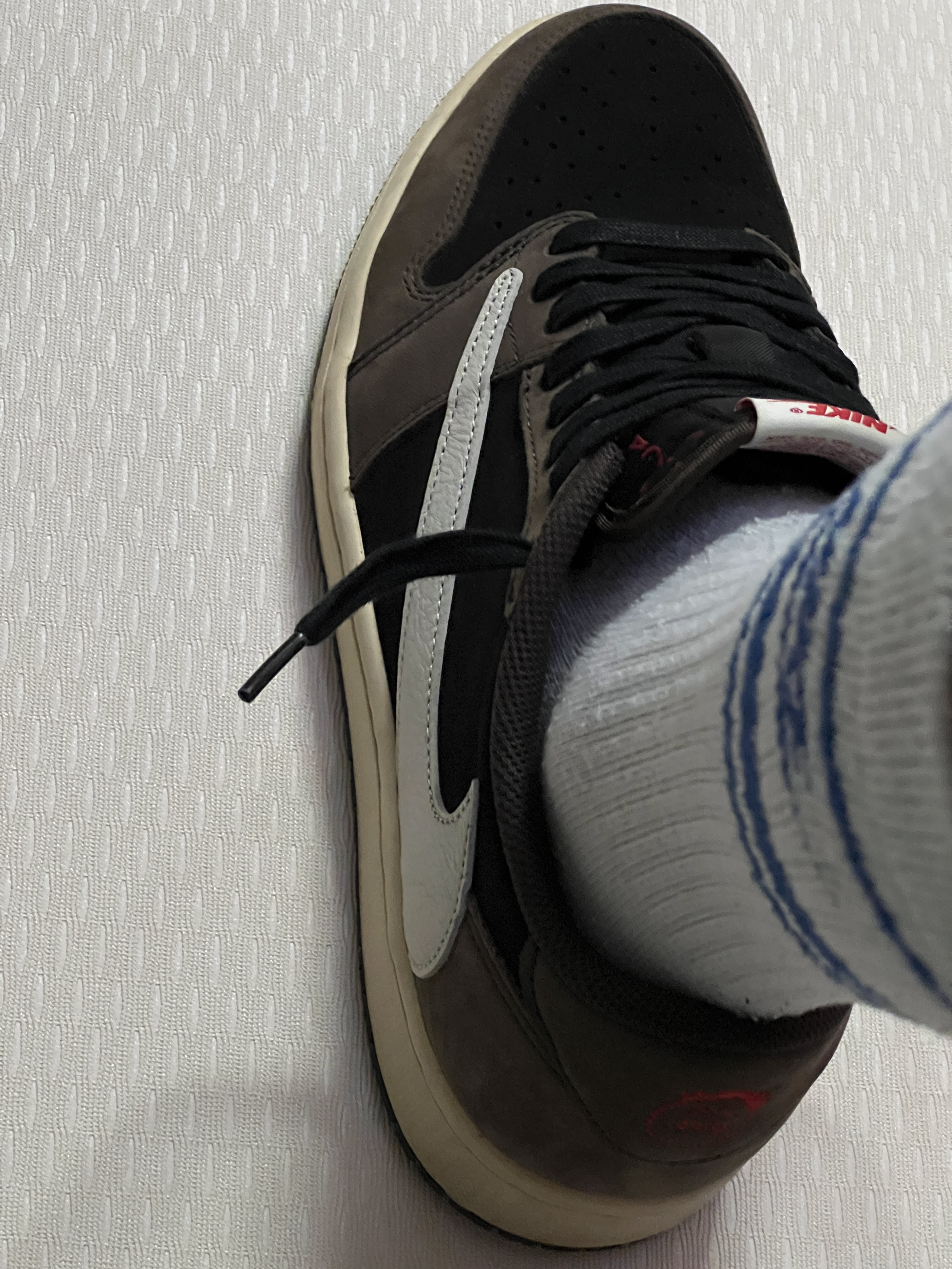 Jordan 1 x Travis Scott Retro Low OG SP Mocha 착용 스타일