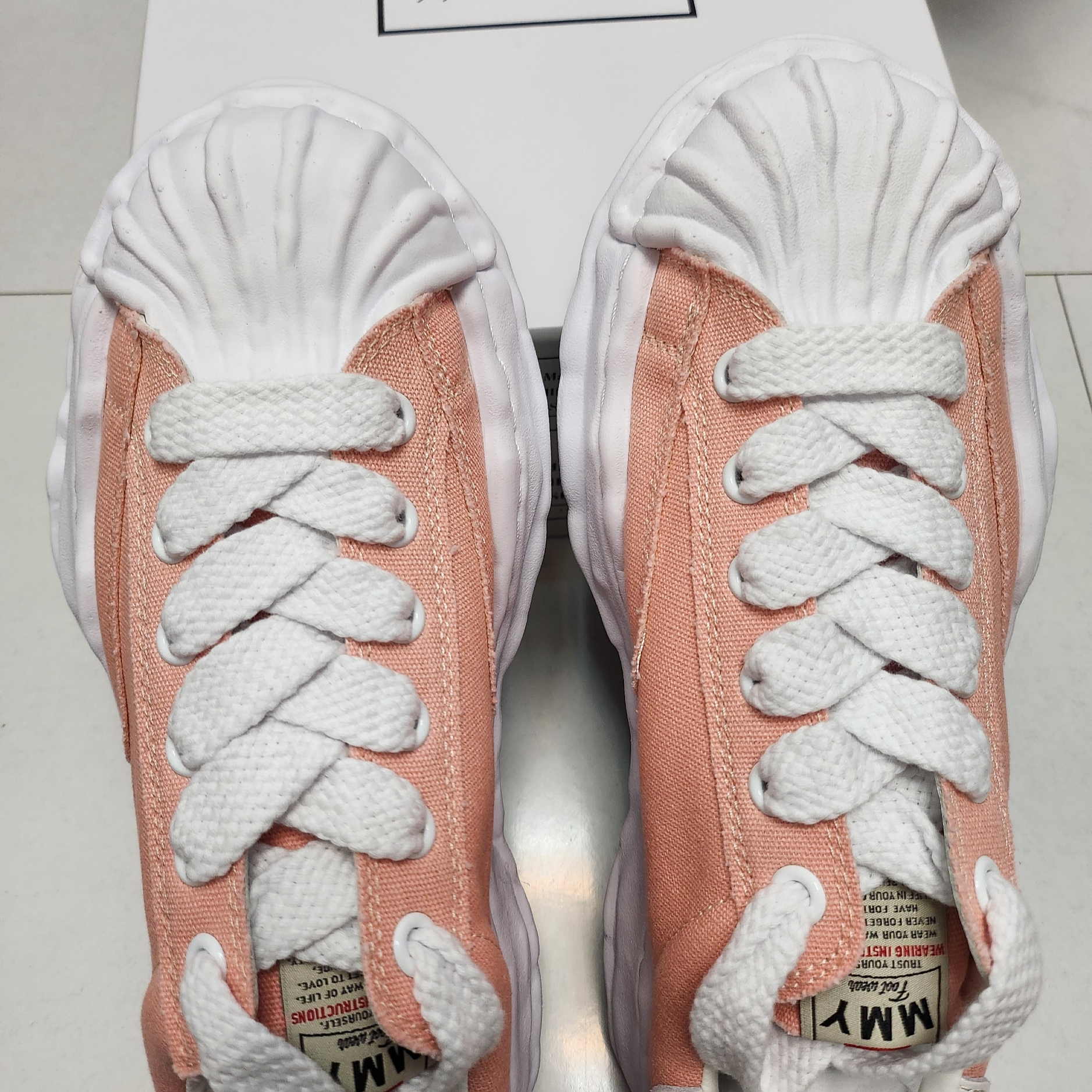 Maison Mihara Yasuhiro Blakey OG Sole Canvas Low-top Sneakers Pink 착용 스타일 - 2