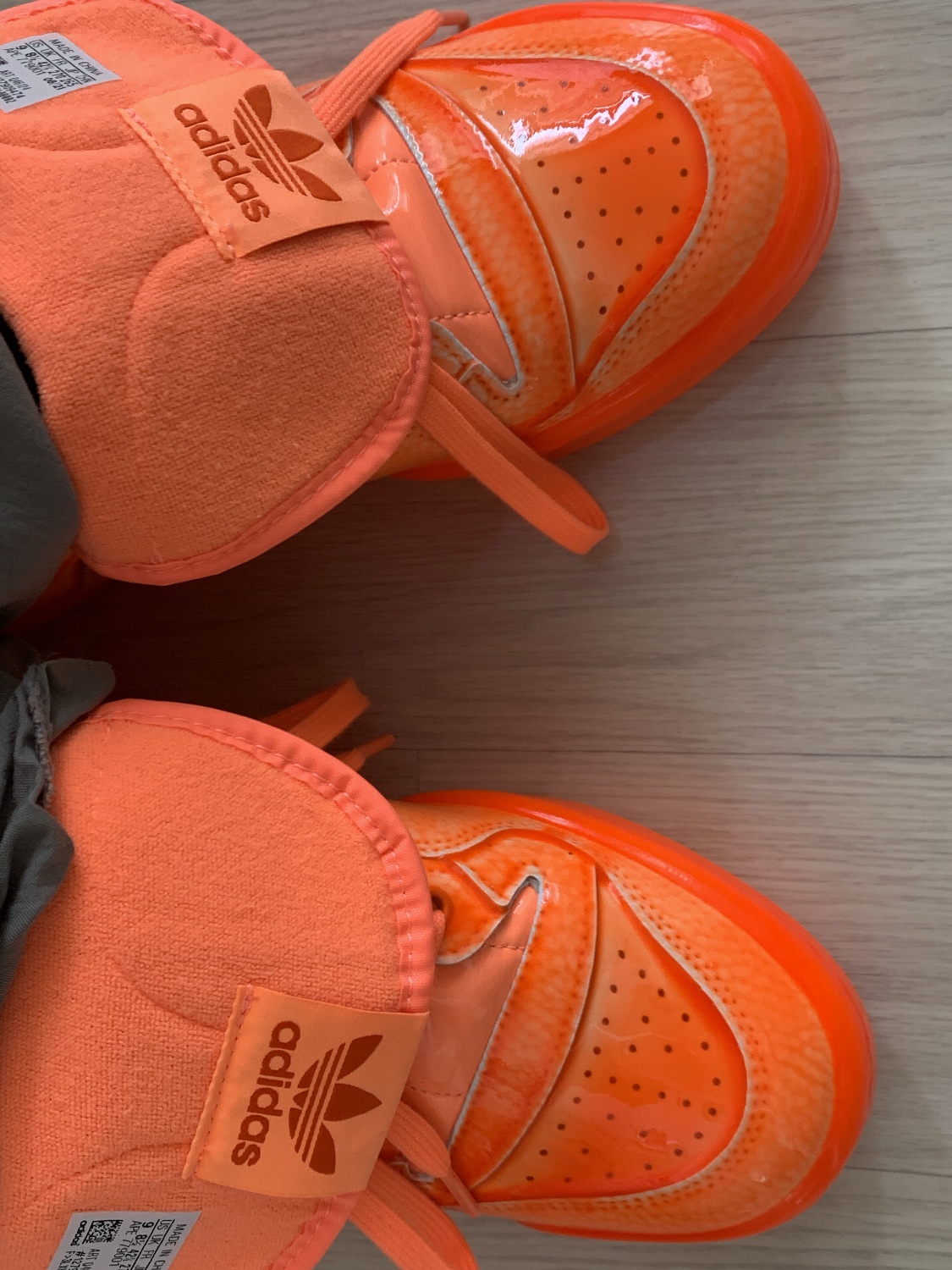 Adidas x Jeremy Scott Forum Hi Dipped Orange 착용 스타일 - 2