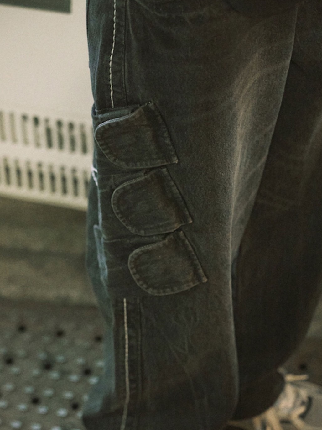 True Religion Bullet Pocket Denim Pants Black 착용 스타일