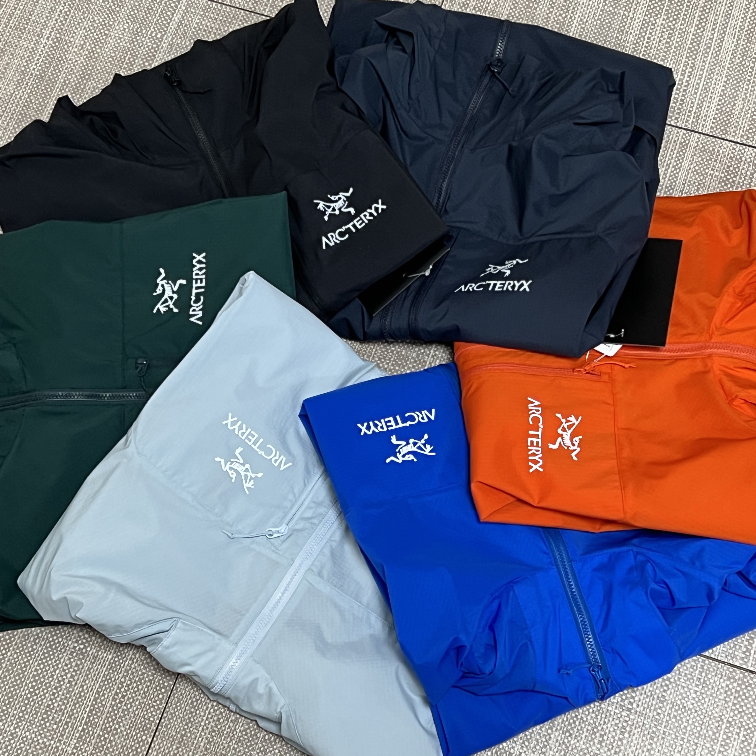 Arc'teryx Squamish Hoody Black, Arc'teryx Squamish Hoody Black Sapphire 착용 스타일 - 2