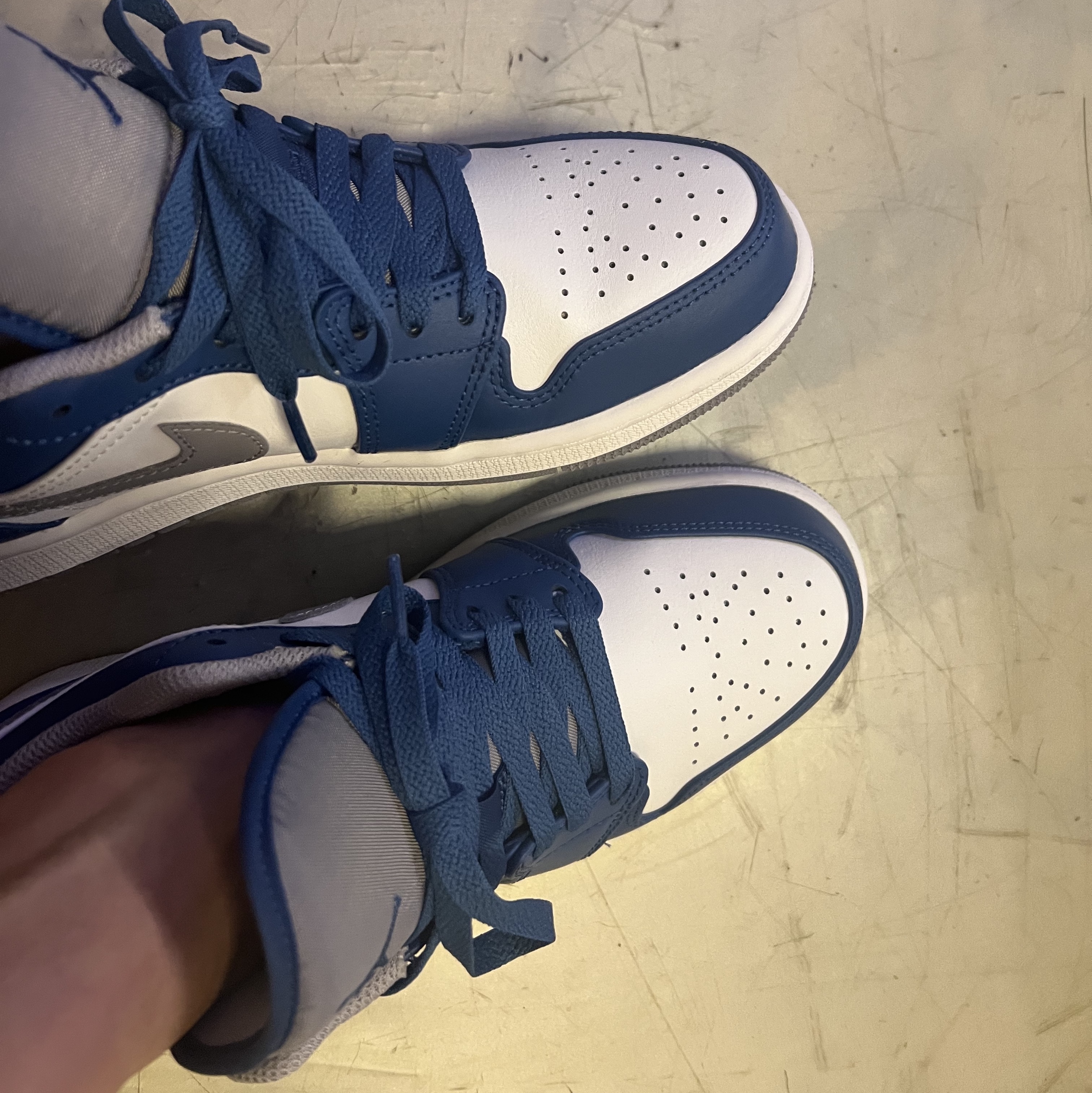 Jordan 1 Low True Blue Cement Grey 착용 스타일