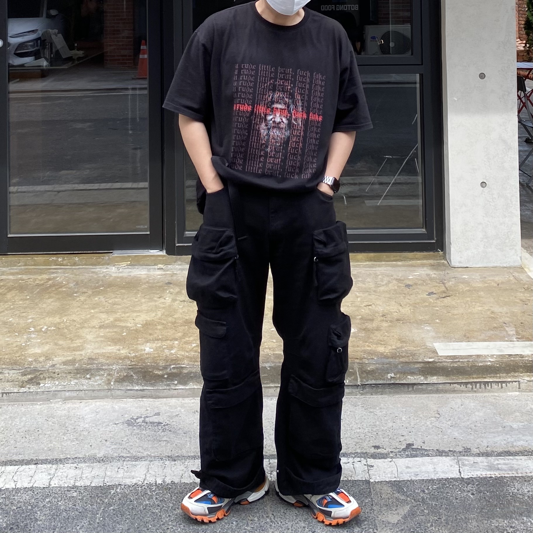 Zara Utility Pocket Pants Black, Balenciaga Track Sneakers Orange Grey 착용 스타일