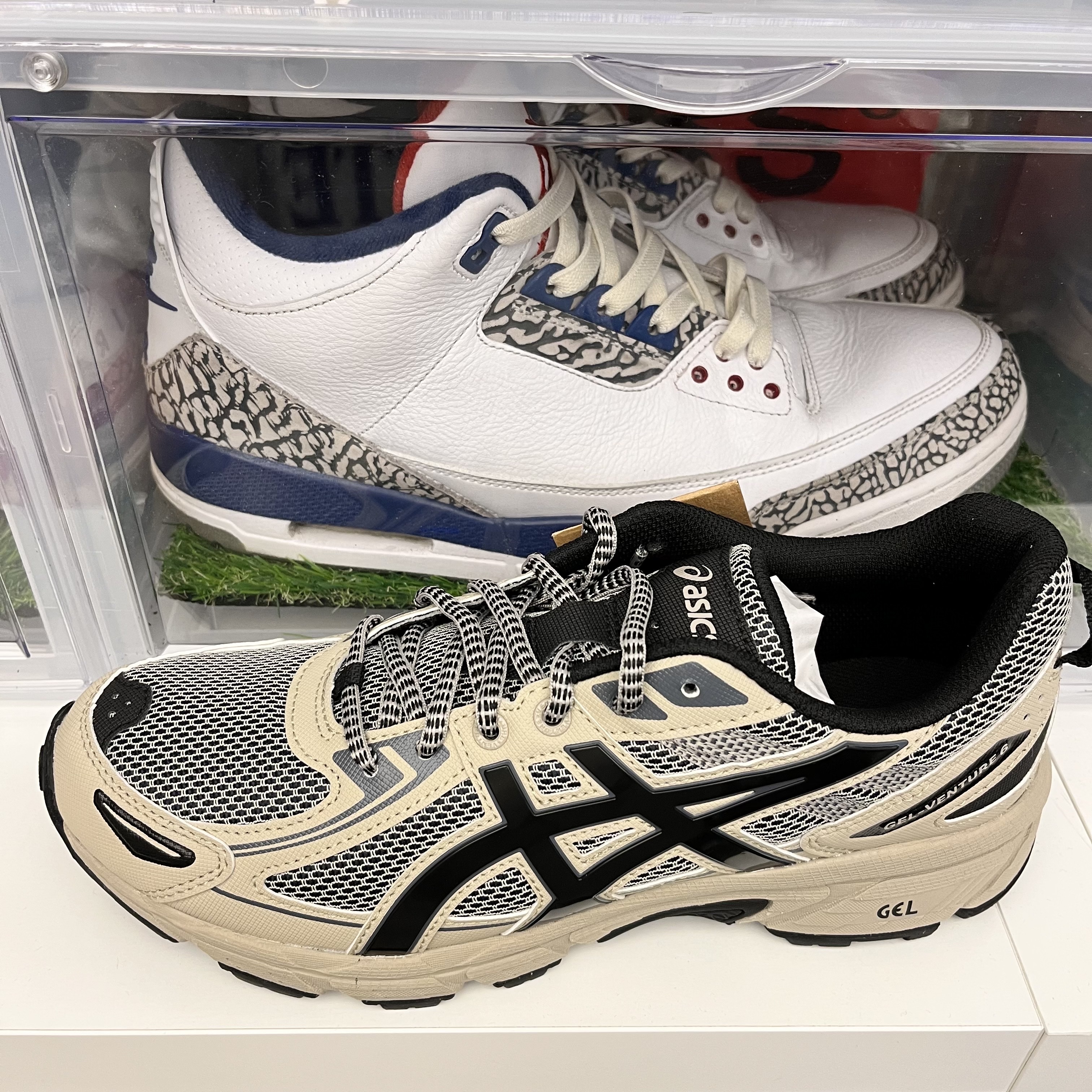 Asics Gel-Venture 6 Feather Grey Black 착용 스타일 - 3