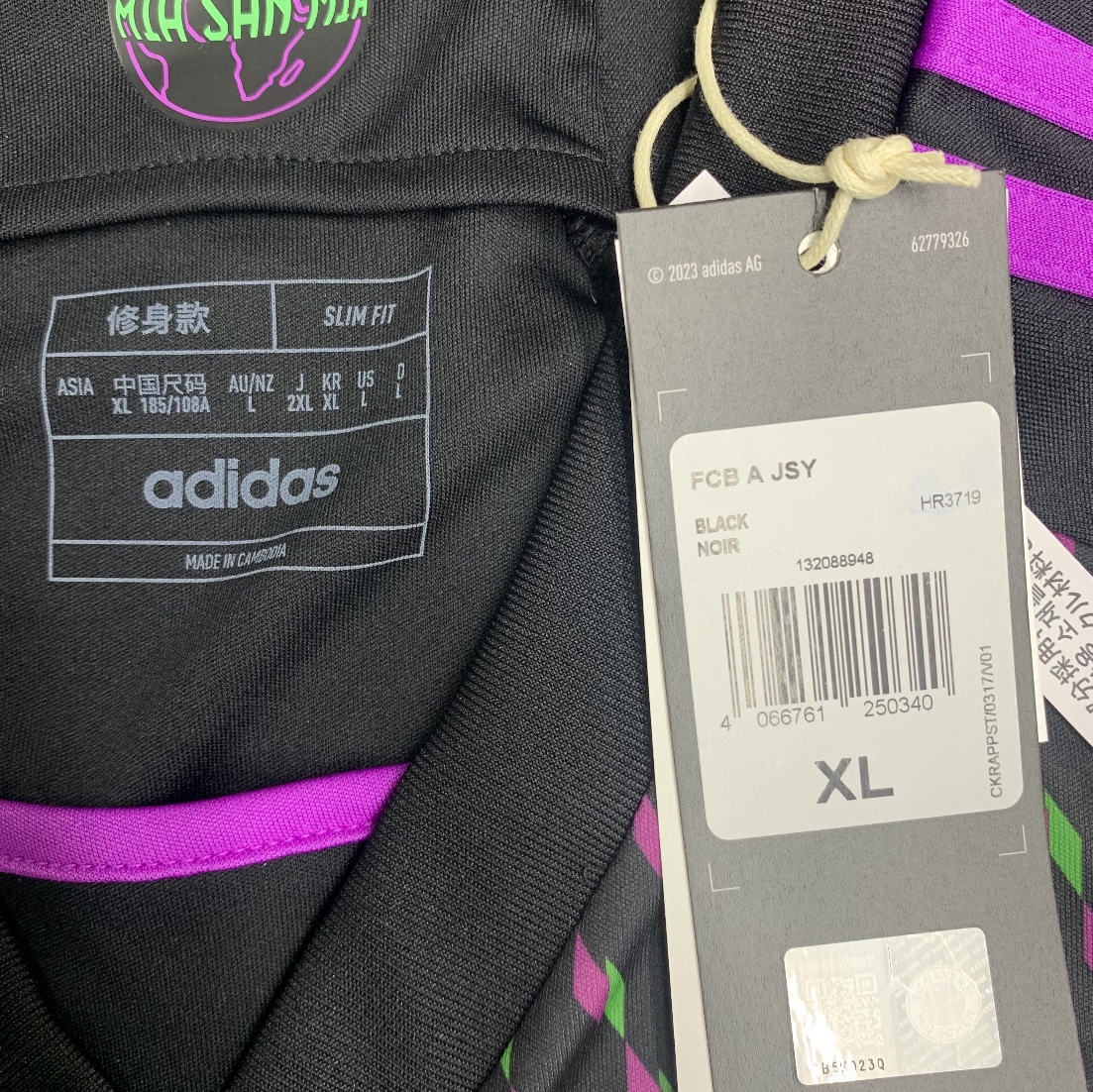 Adidas Bayern Munchen 2023/24 Away Jersey Black - US Sizing (Non Marking Ver.) 착용 스타일