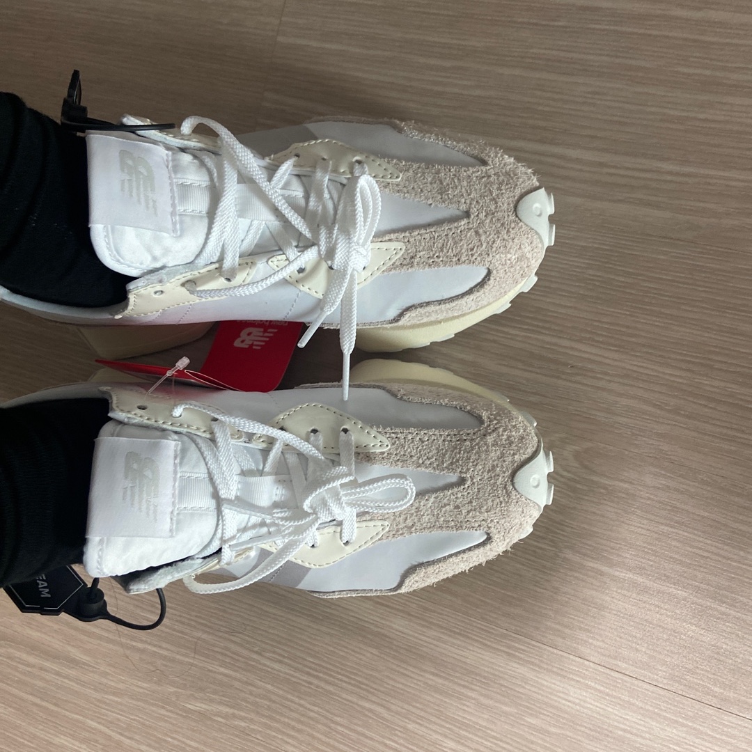 (W) New Balance 327 White Moonbeam 착용 스타일