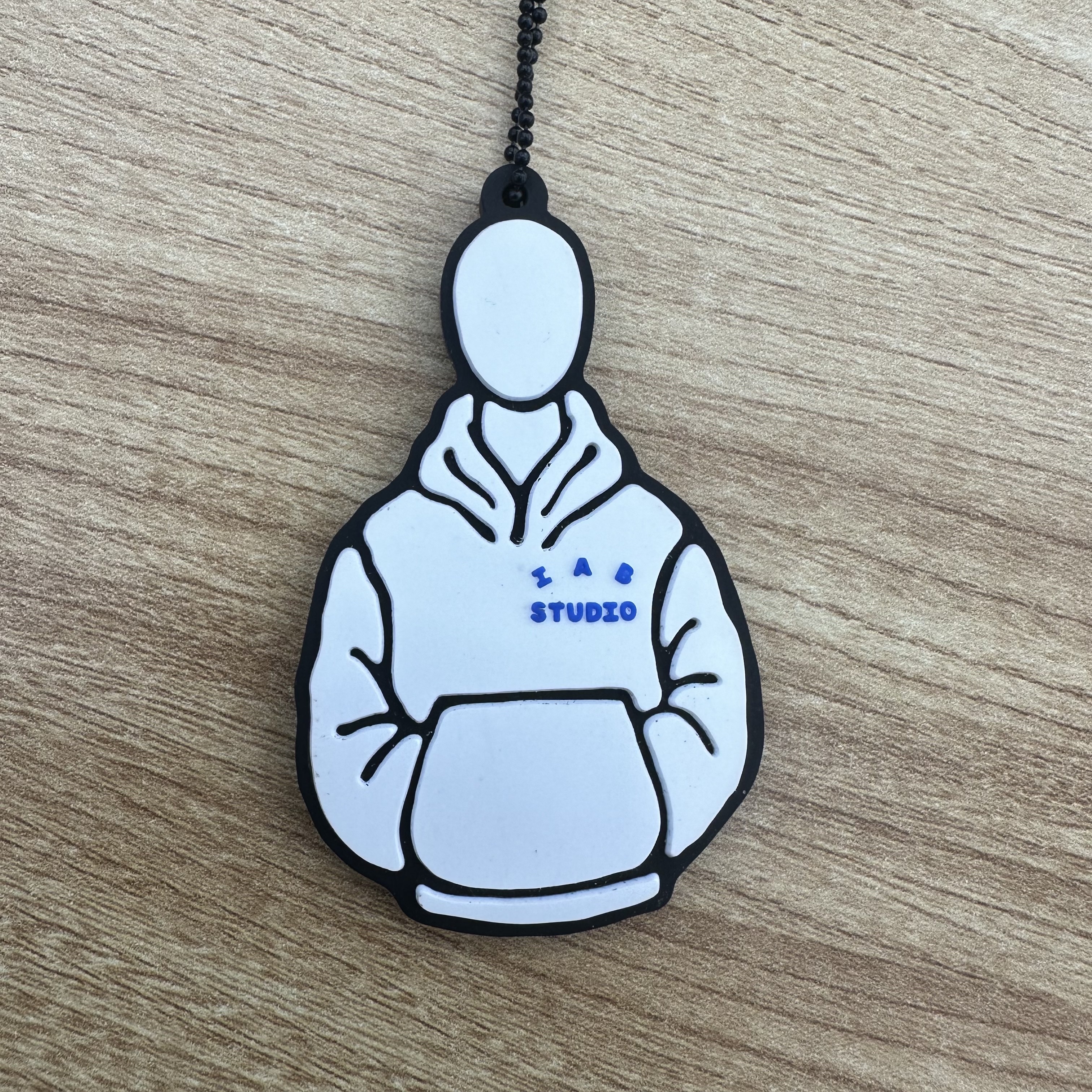 IAB Studio Hoodie Keyring White 착용 스타일