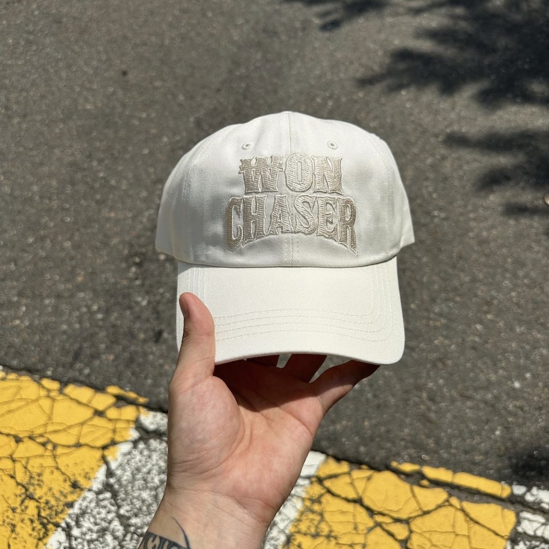 [KREAM 단독] Won Chaser New Money Ball Cap Cream, [KREAM 단독] Won Chaser New Money Ball Cap Black 착용 스타일 - 2