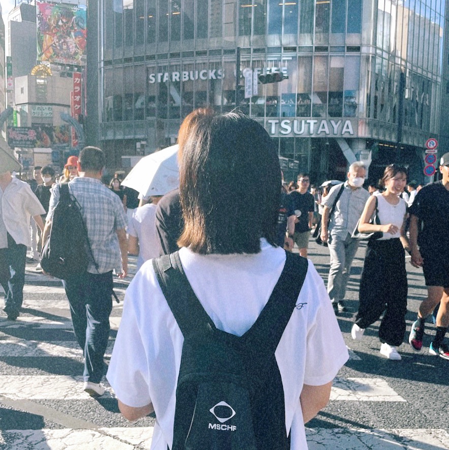 Apple AirPods Max Lightning Silver (Korean Ver.), (W) Mischief Rhombus Blur T-Shirt Basic White 착용 스타일 - 3