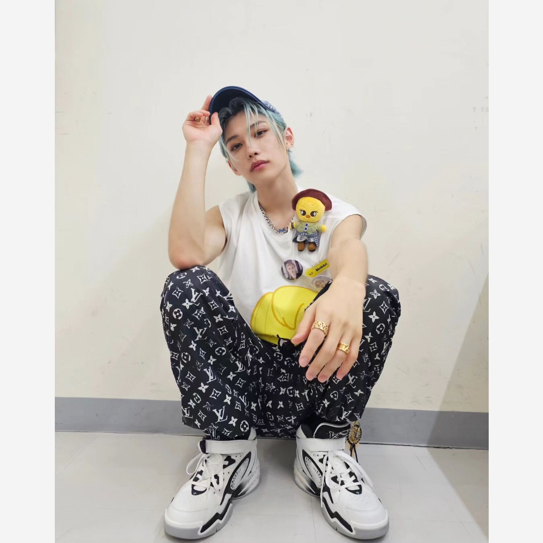 Louis Vuitton LV Trainer 2 Sneakers White 착용 스타일 - 4