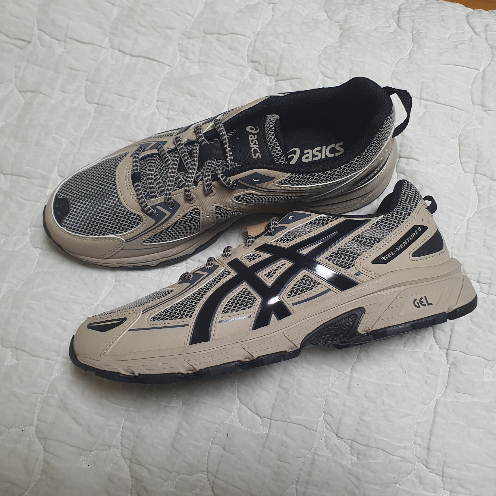 Asics Gel-Venture 6 Feather Grey Black 착용 스타일