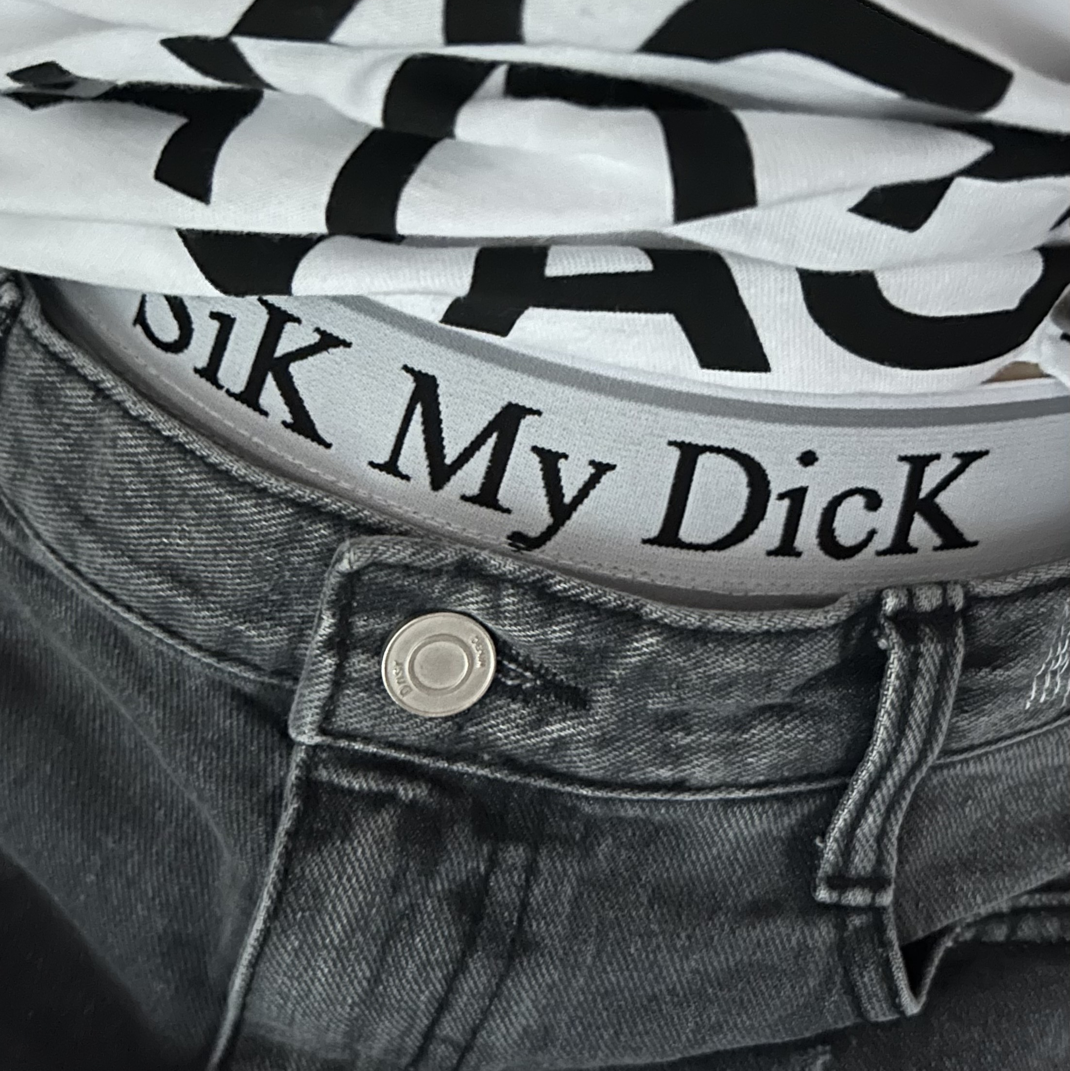 Sik-K Sik My Dick Gray 착용 스타일