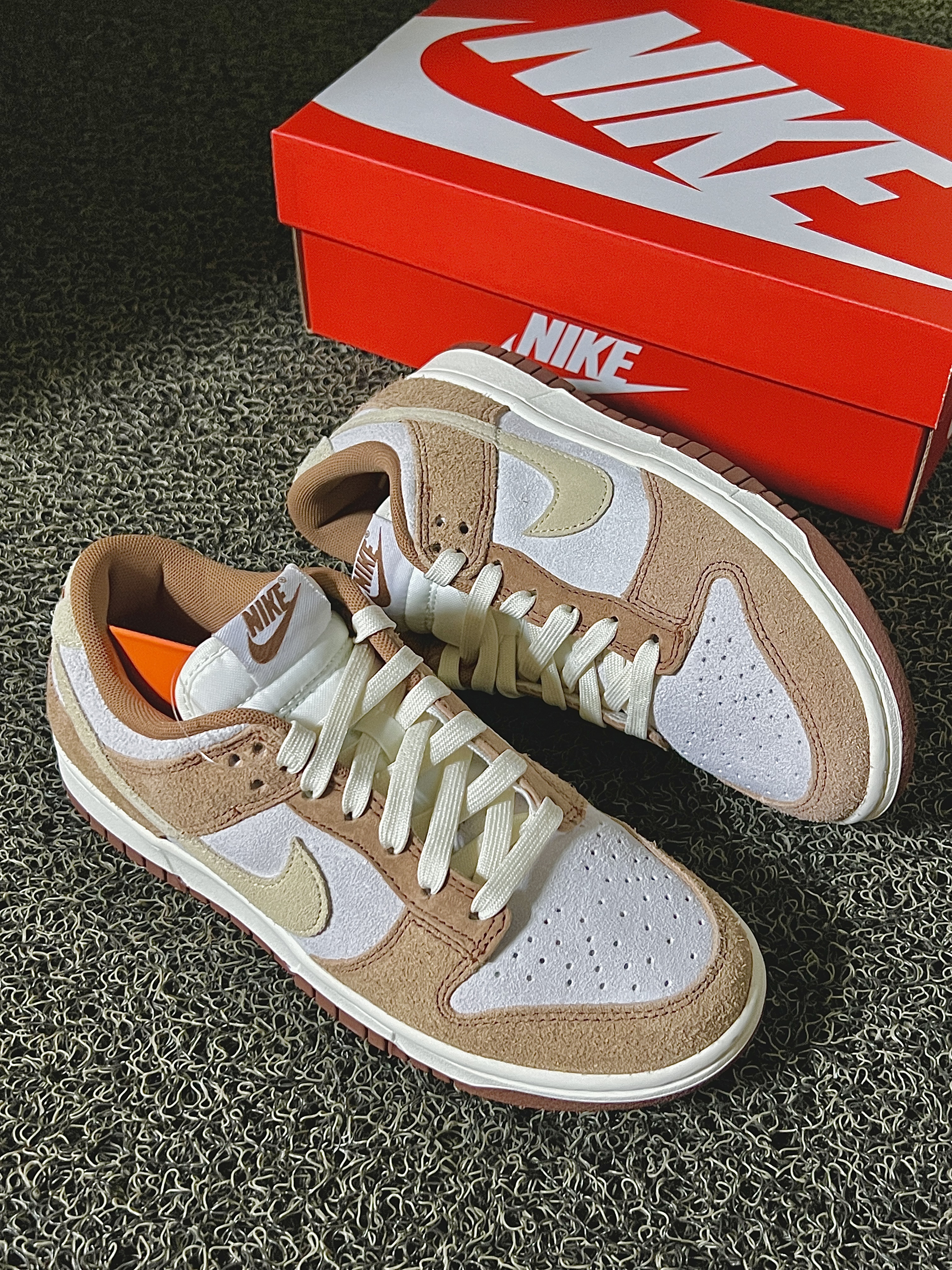 Nike Dunk Low Pro Premium Medium Curry 착용 스타일