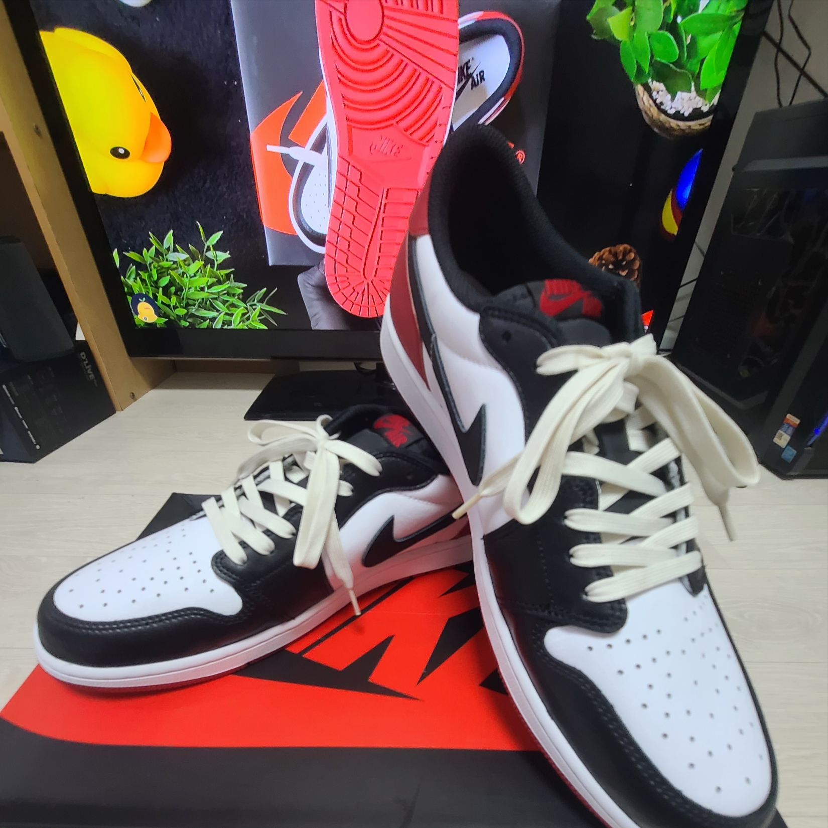 Jordan 1 Retro Low OG Black Toe 착용 스타일 - 2