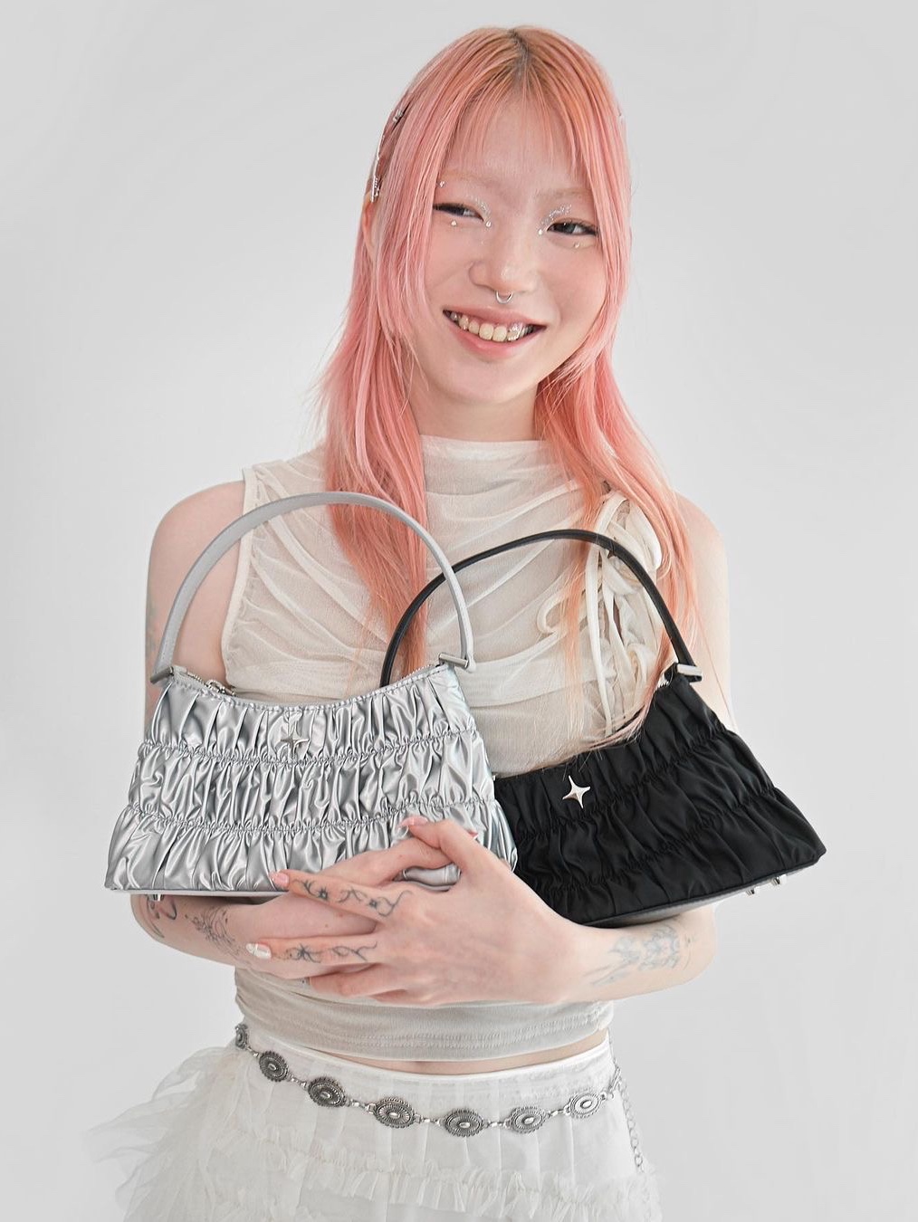 For Appeal Women Sparkle Star Shirring Hobo Bag Black, For Appeal Women Sparkle Star Shirring Hobo Bag Silver 착용 스타일