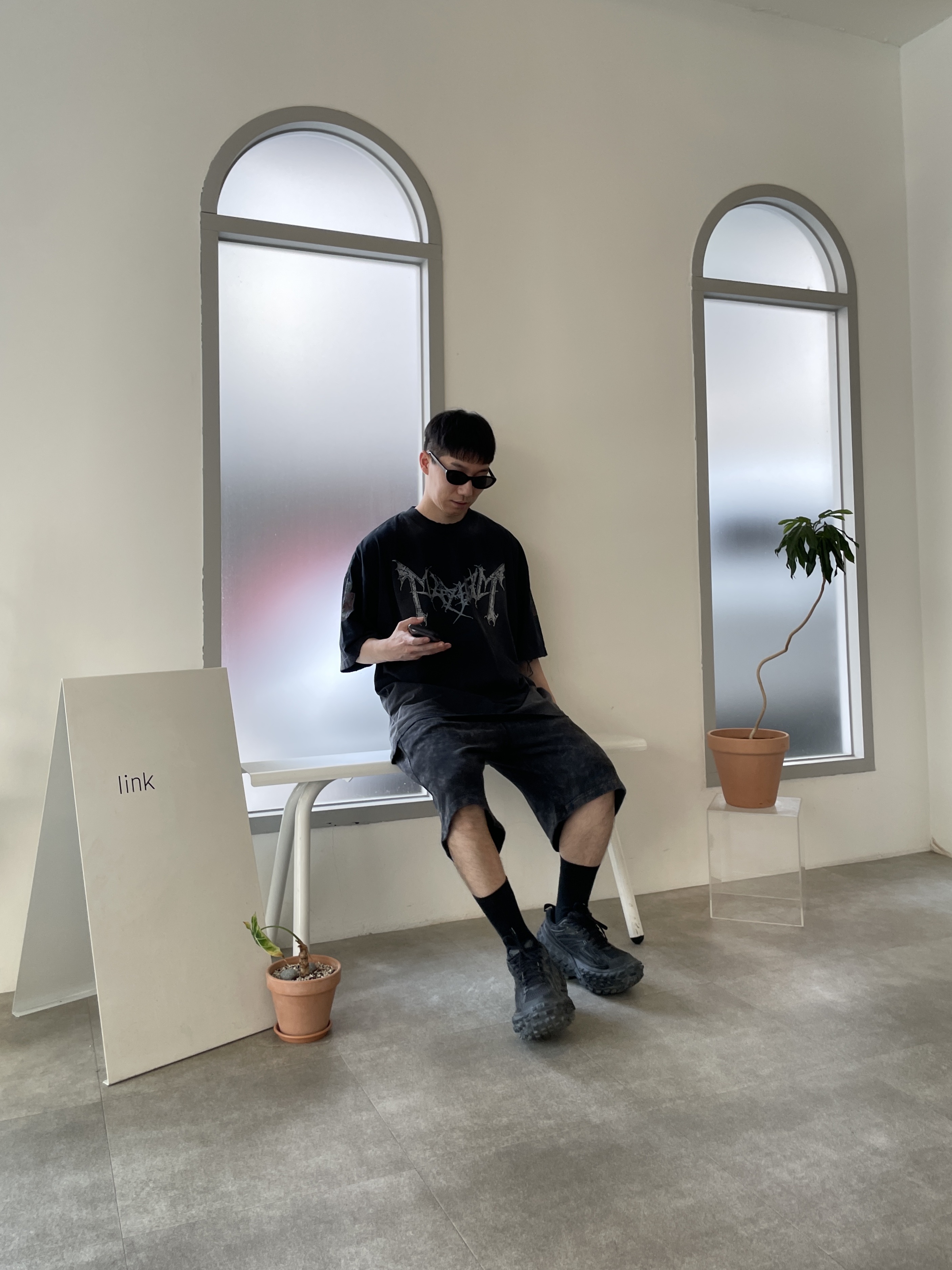Balenciaga Defender Sneakers Black 착용 스타일 - 1
