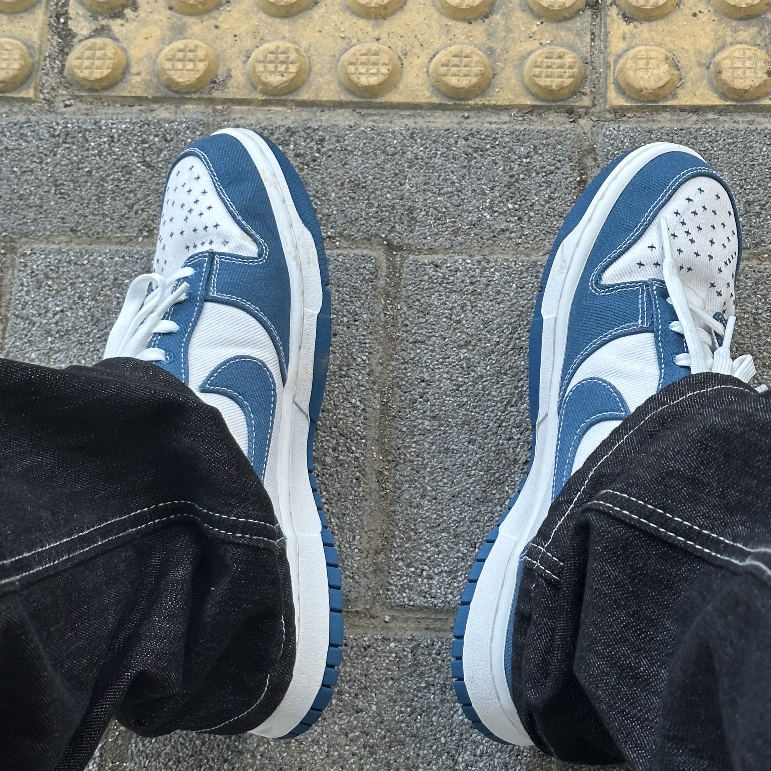 Nike Dunk Low Retro SE Industrial Blue 착용 스타일