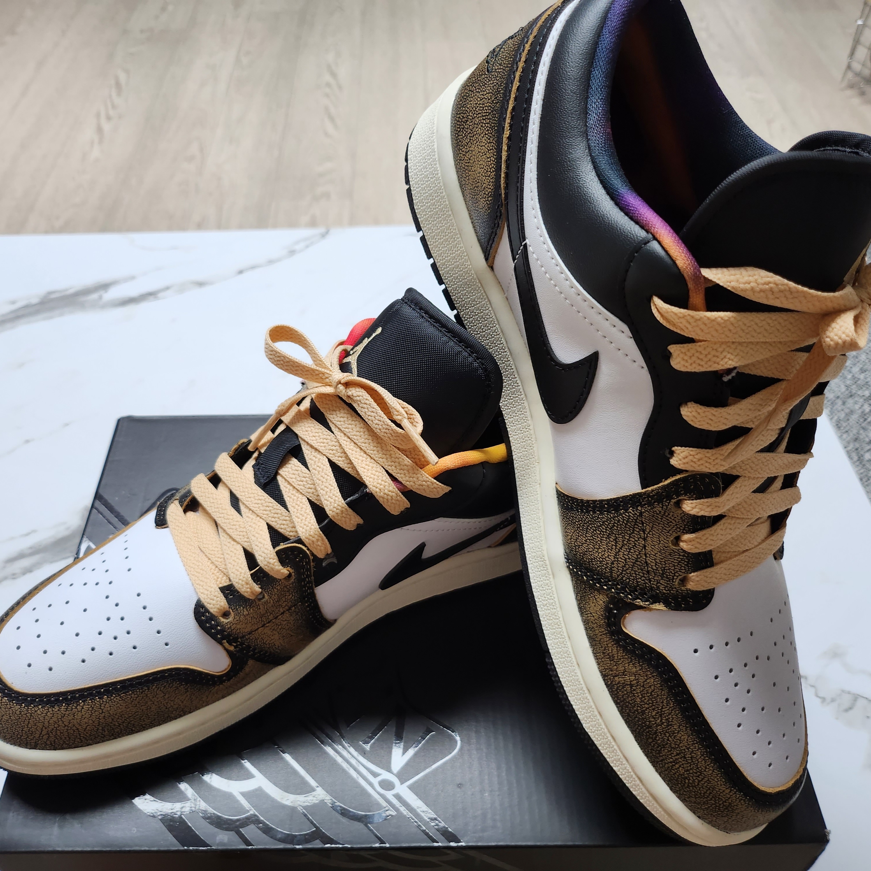 Jordan 1 Low SE Black White Onyx 착용 스타일 - 2