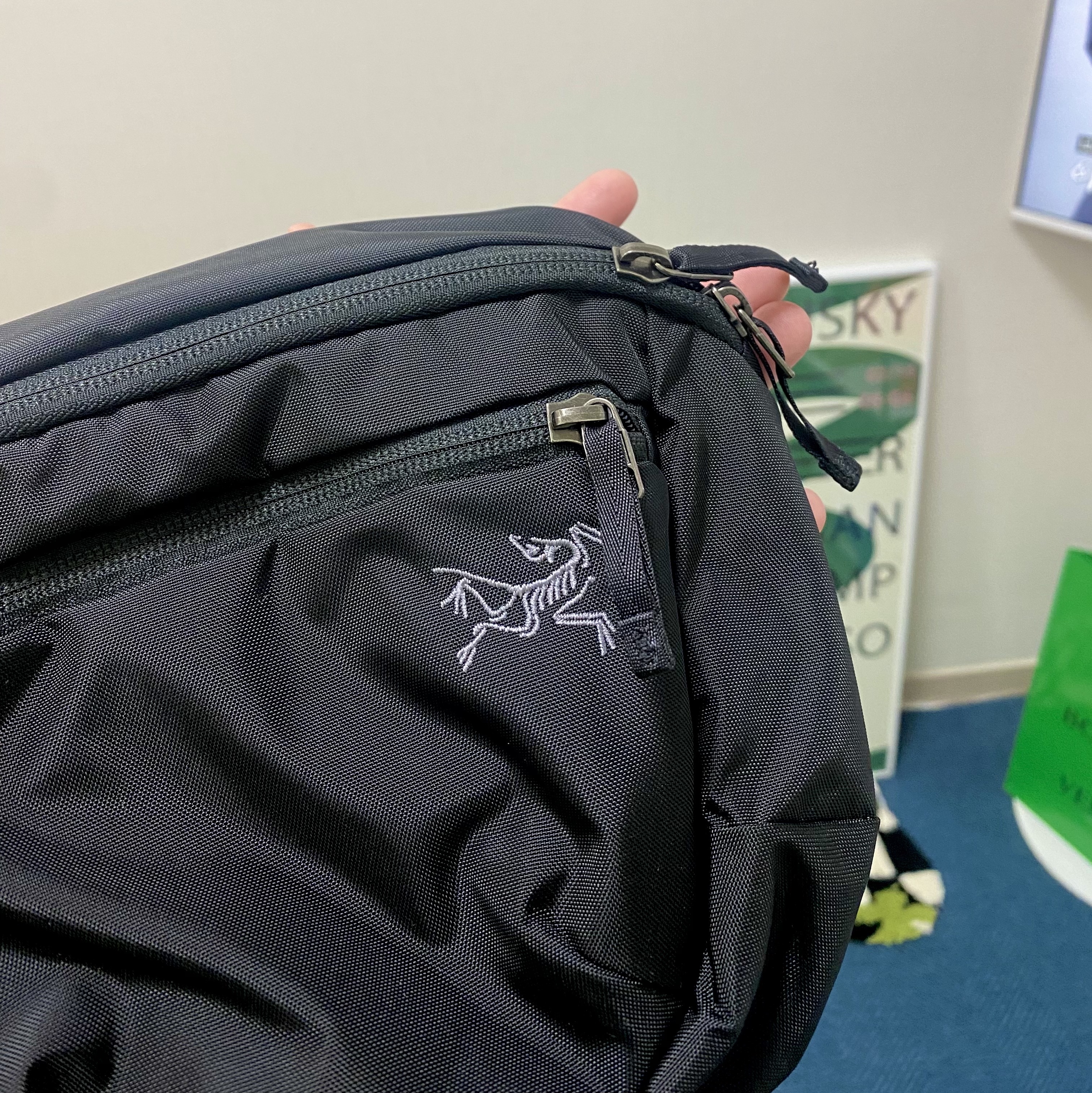 Arc'teryx Mantis 2 Waistpack Black 착용 스타일