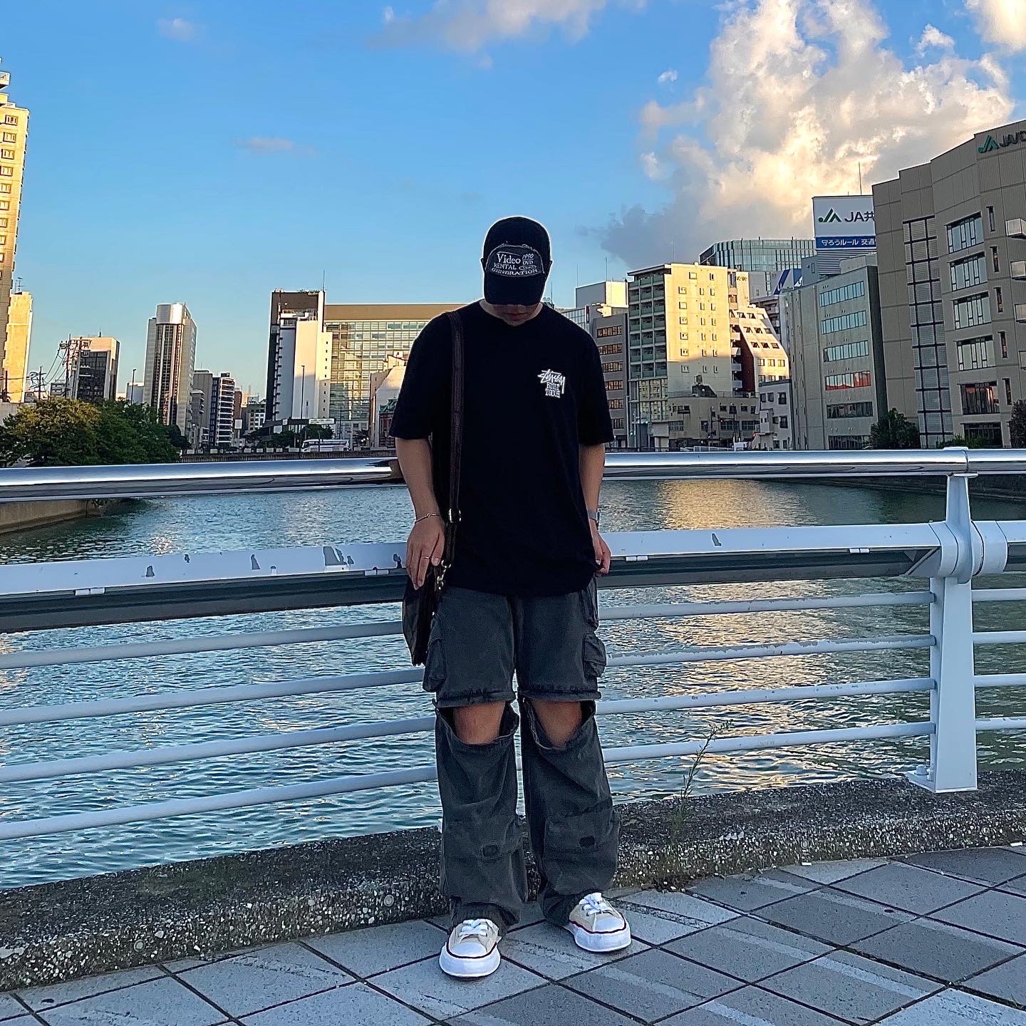 Maison Mihara Yasuhiro Peterson OG Sole Canvas Low-top Sneakers Natural, Stussy Built Tough T-Shirt Black 착용 스타일 - 1