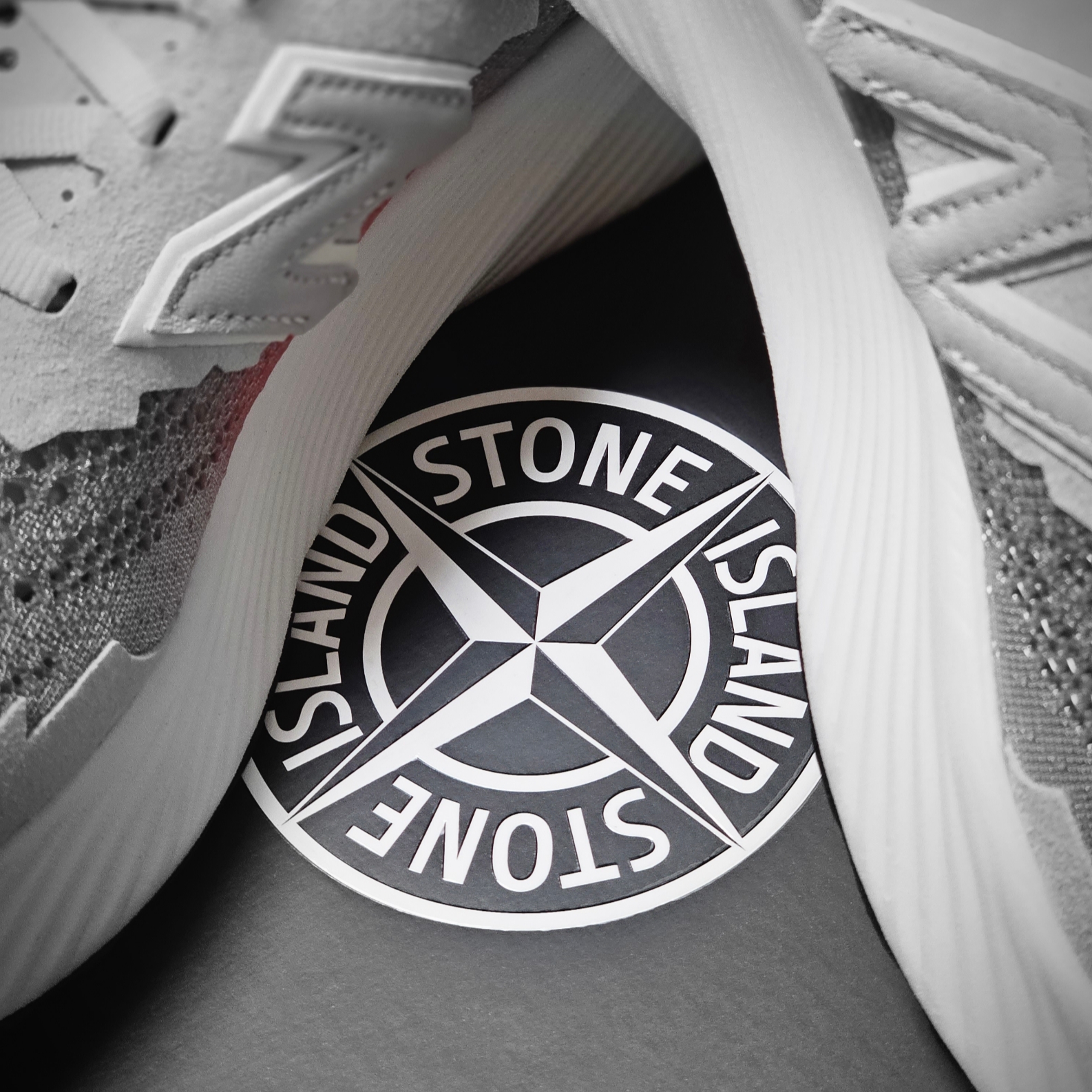 New Balance x Stone Island x Tokyo Design Studio FuelCell RC Elite v2 SI Red 착용 스타일 - 5