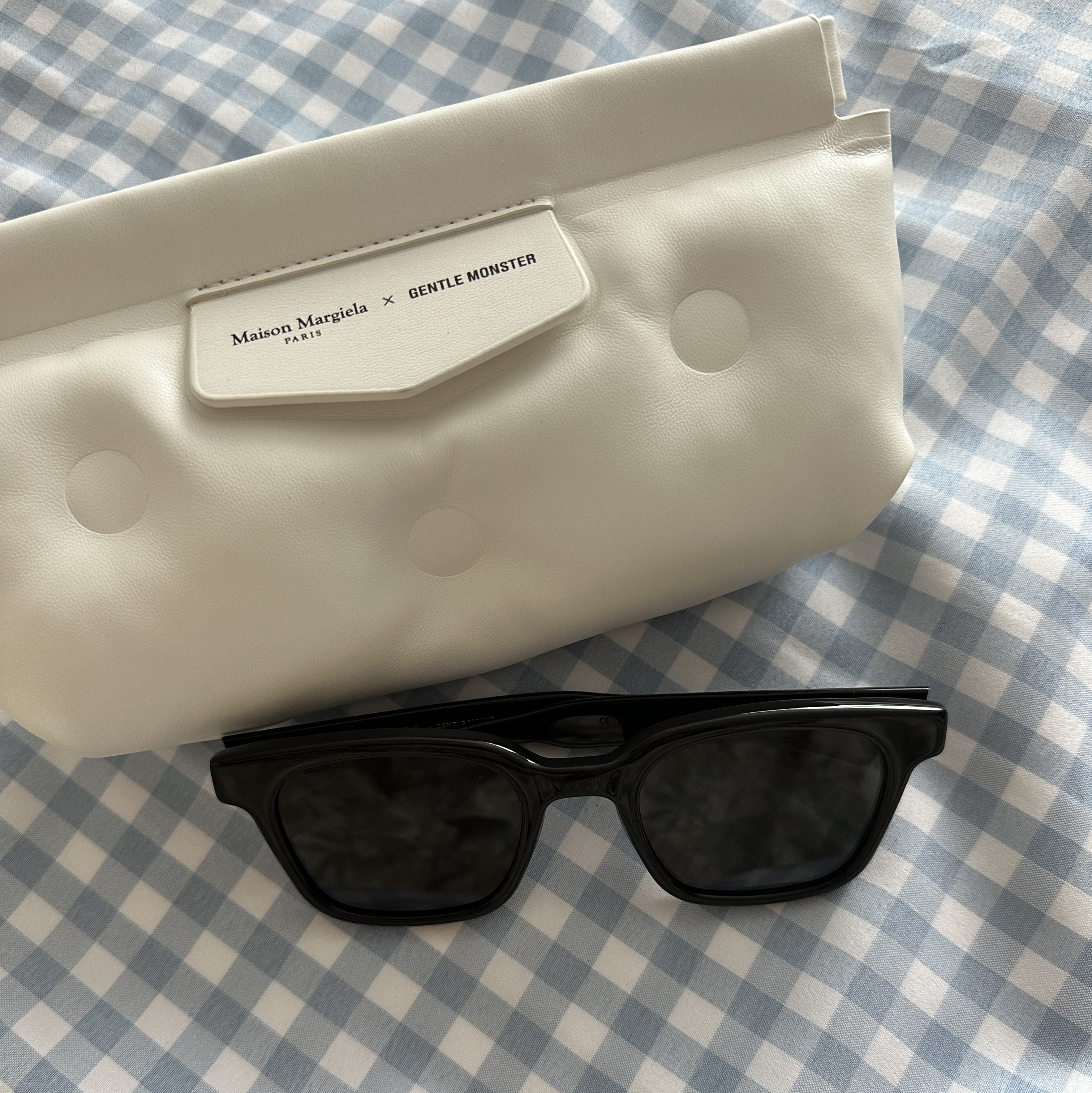 Gentle Monster x Maison Margiela MM006 Black Black 착용 스타일