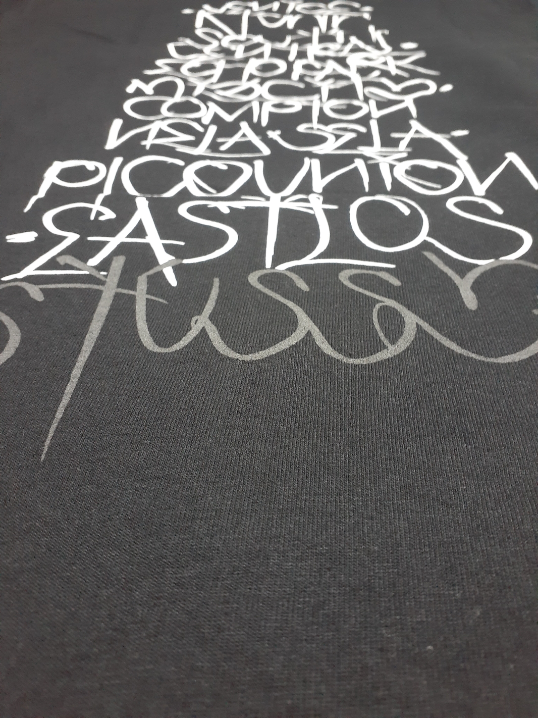 Stussy x Born X Raised Handstyles T-Shirt Black 착용 스타일 - 1