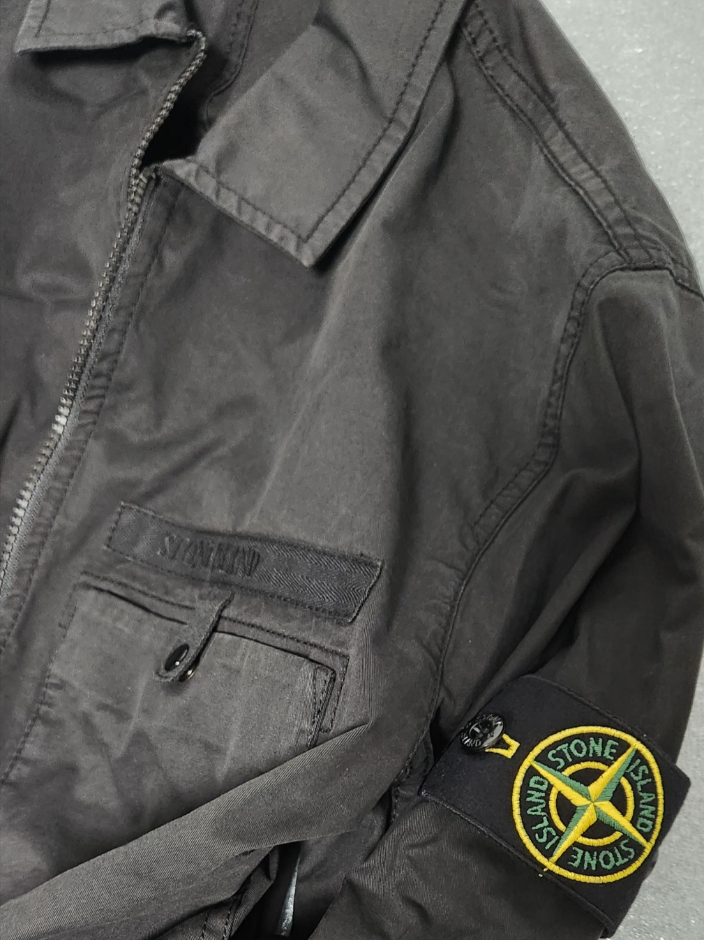 Stone Island 12619 Supima Cotton Twill Stretch-TC Garment Dyed Overshirt Black - 22SS 착용 스타일