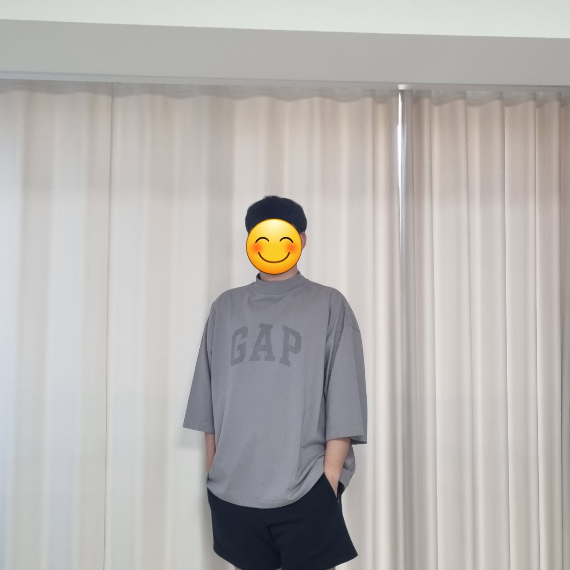 Yeezy Gap Engineered By Balenciaga Dove 3/4 Sleeve T-Shirt Grey, Yeezy Gap Engineered By Balenciaga Dove 3/4 Sleeve T-Shirt Black 착용 스타일 - 1