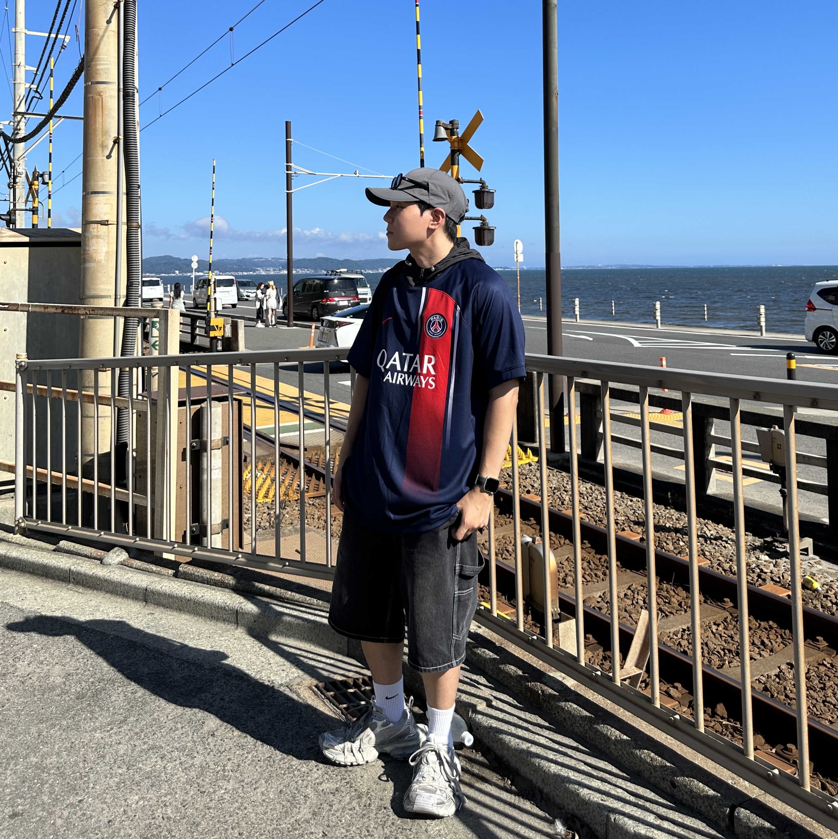 Nike Paris Saint-Germain 2023/24 Dri-Fit Stadium Home Jersey Midnight Navy (Non Marking Ver.), Balenciaga 3XL Sneakers Light Beige 착용 스타일 - 2