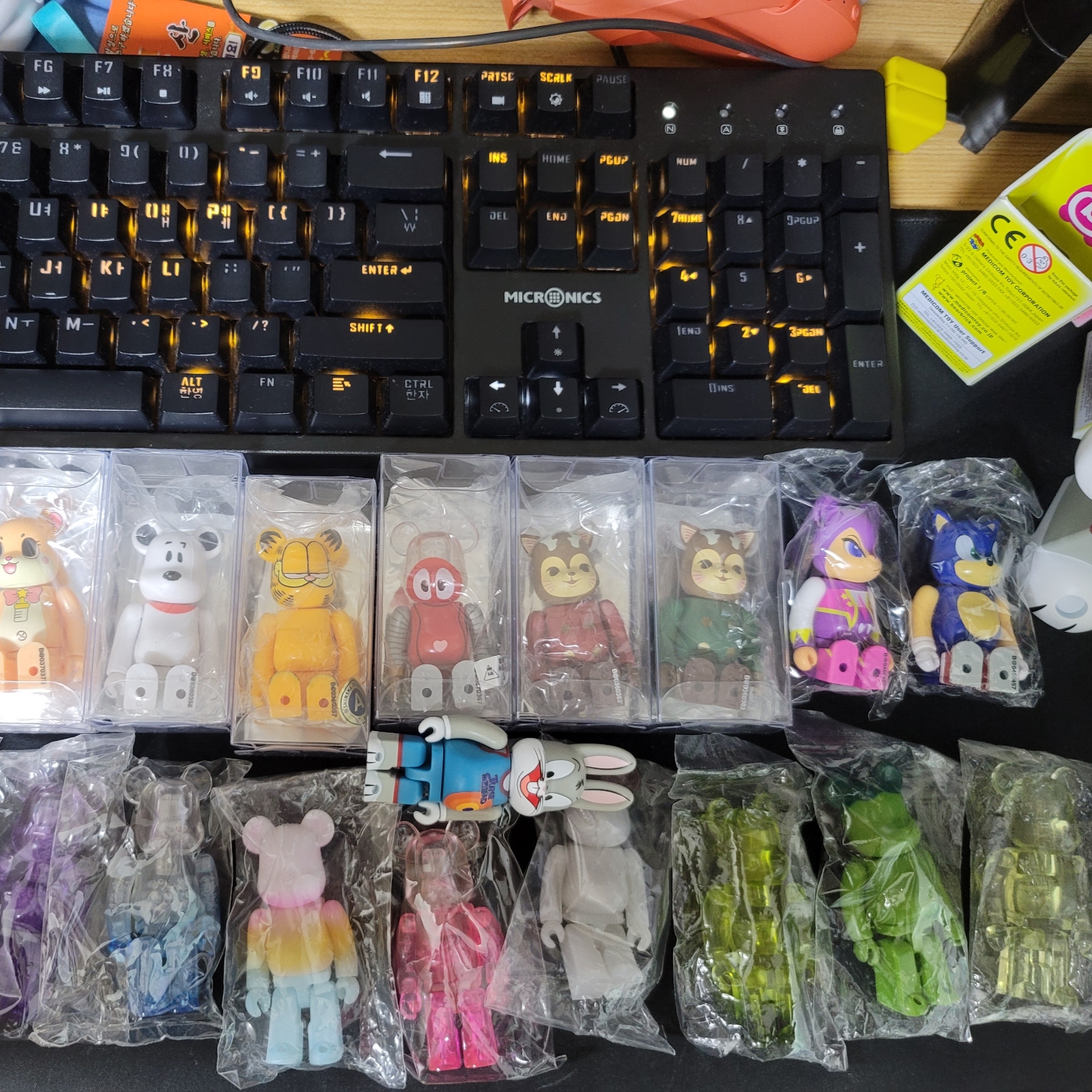Bearbrick x Space Jam Rabbrick Bugs Bunny 100% & 400% Set 착용 스타일 - 2