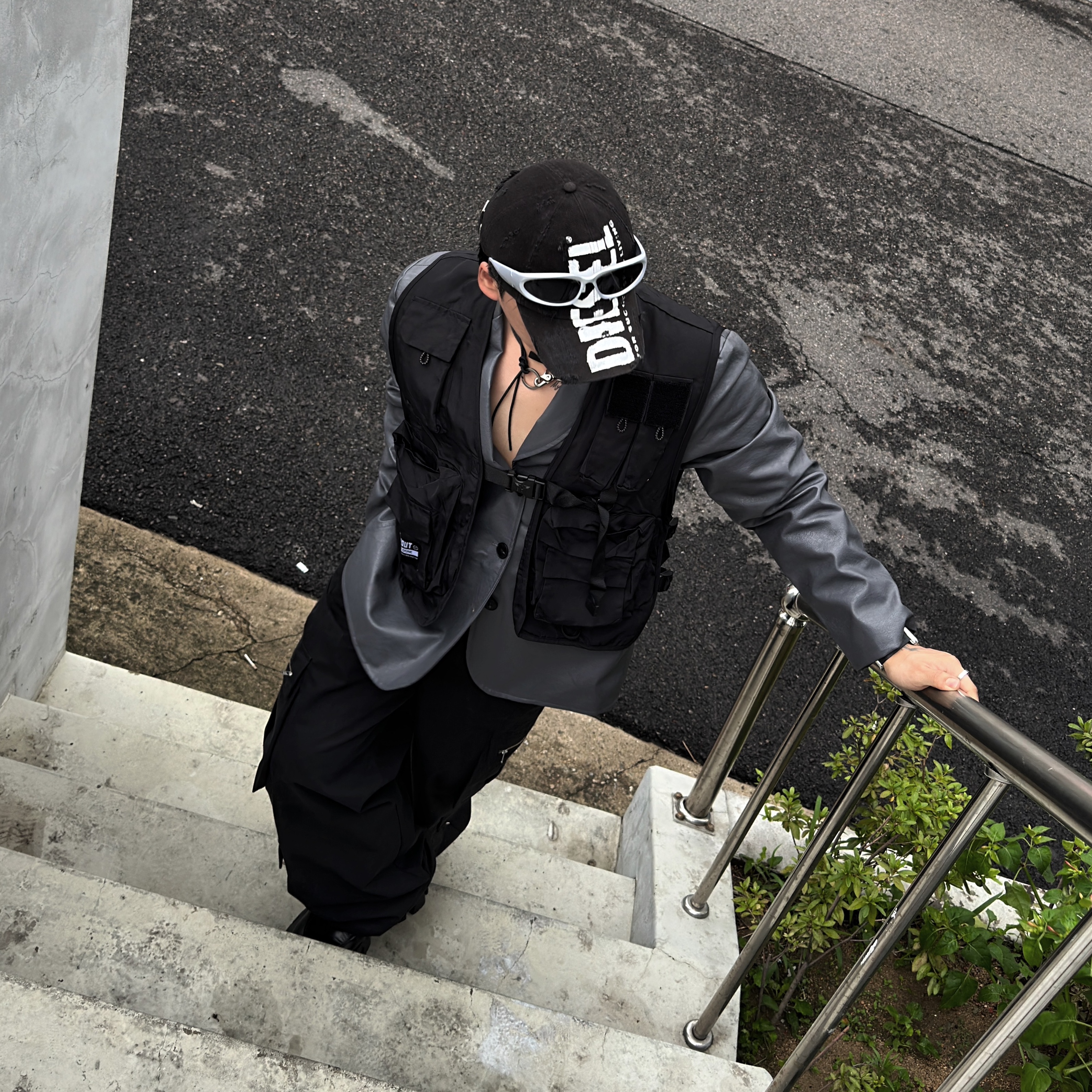 Diesel C-Ewan Baseball Cap with Diesel Lettering Black, Prada Monolith Nuanced Brushed Leather Lace-Up Shoes Black Silver 착용 스타일 - 2