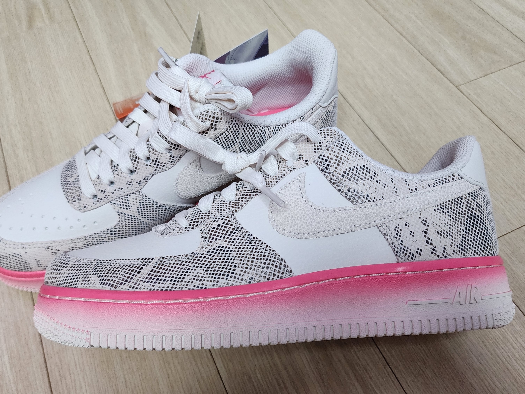 (W) Nike Air Force 1 '07 LX Our Force 1 착용 스타일 - 1