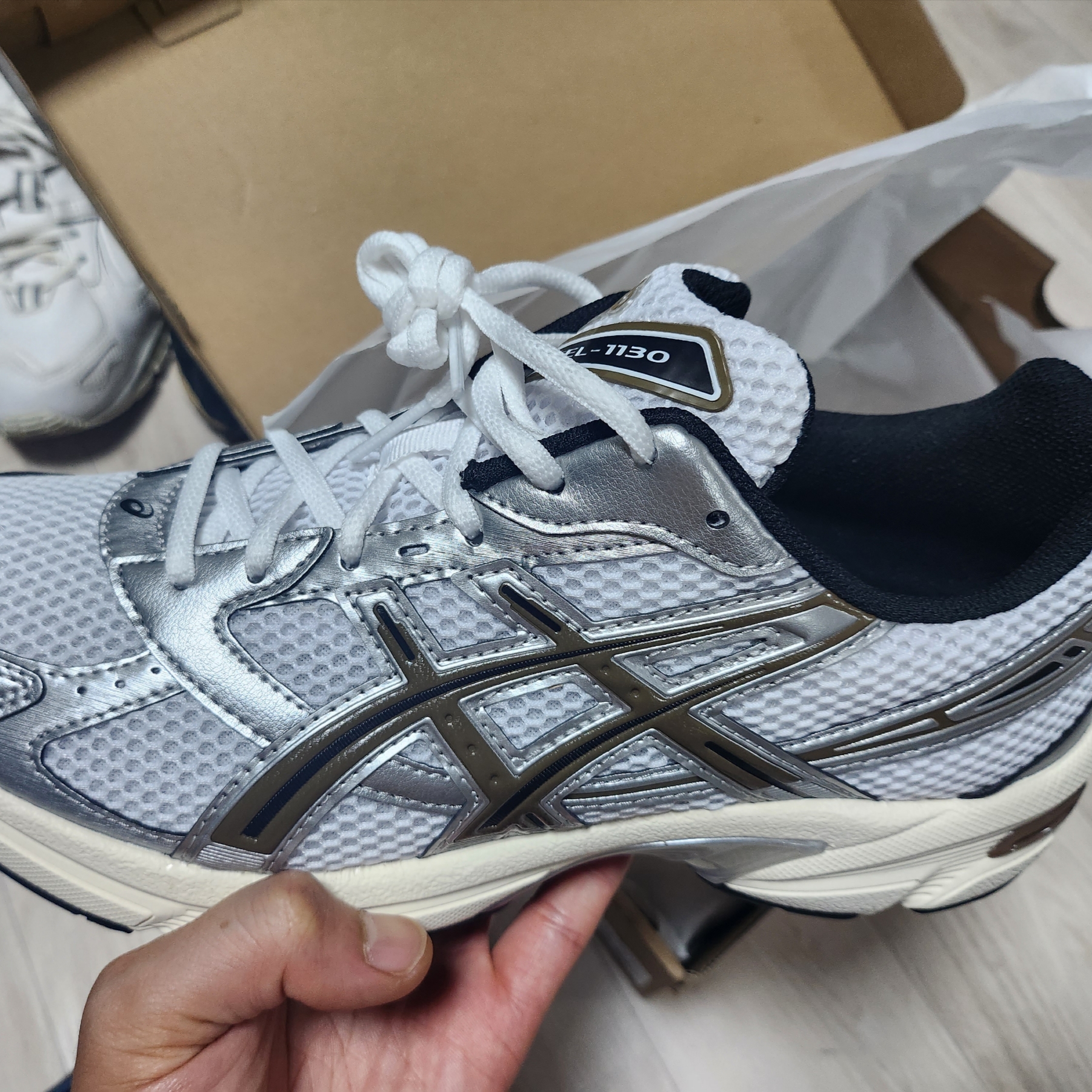 Asics Gel-1130 White Clay Canyon 착용 스타일 - 2