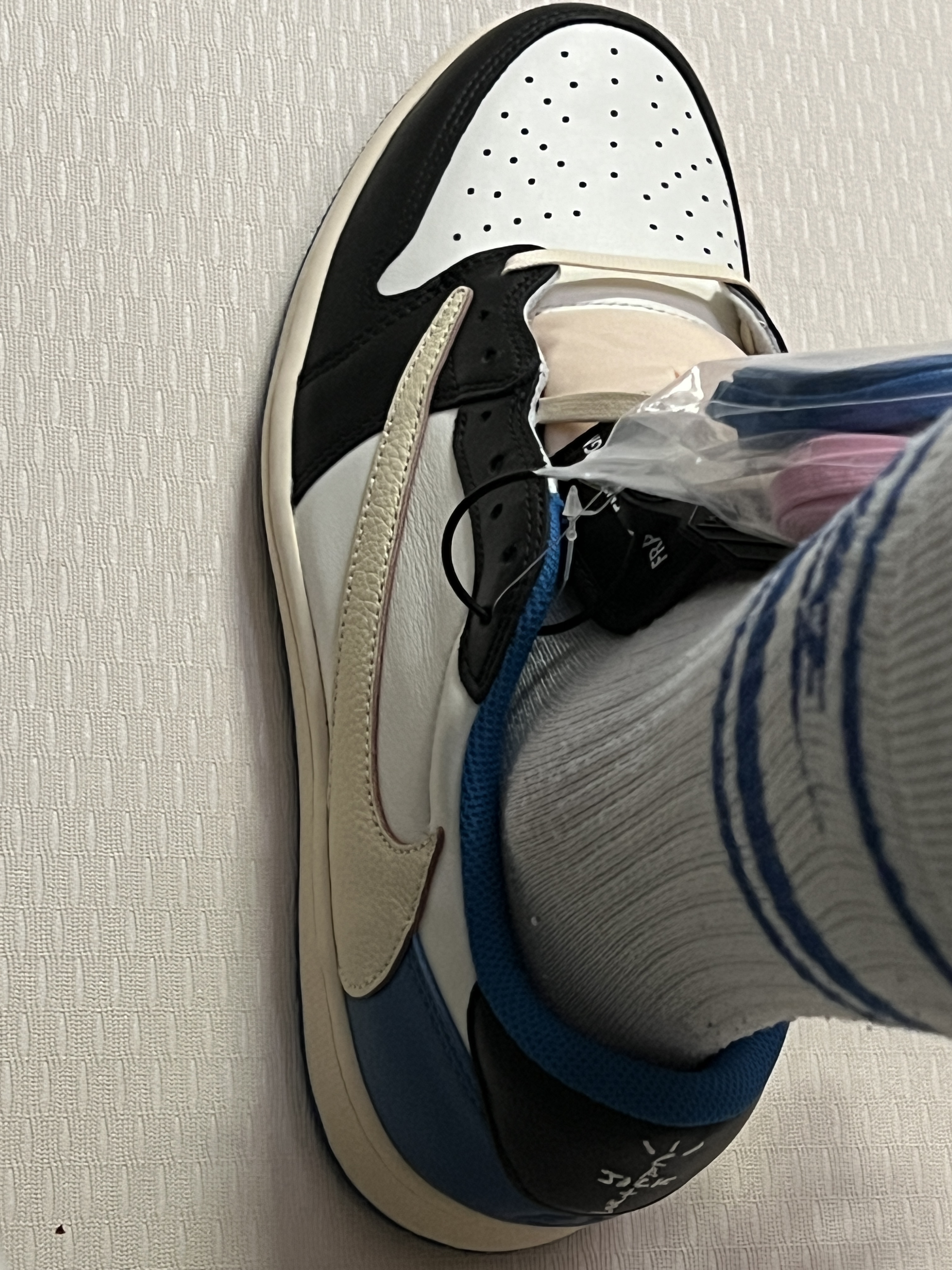 Jordan 1 x Travis Scott x Fragment Retro Low OG SP Military Blue 착용 스타일