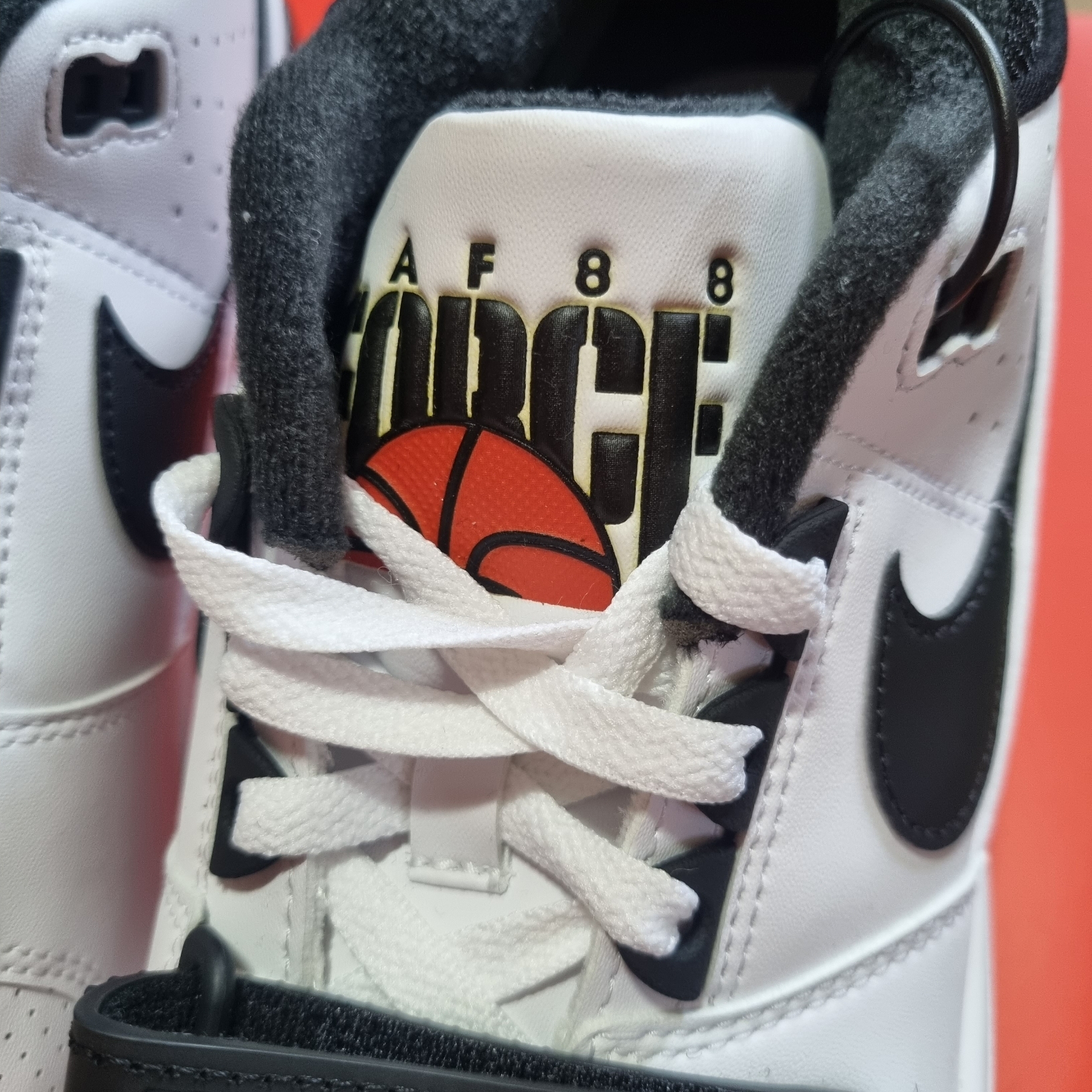 Nike x Billie Eilish Air Alpha Force 88 Black and White 착용 스타일 - 2