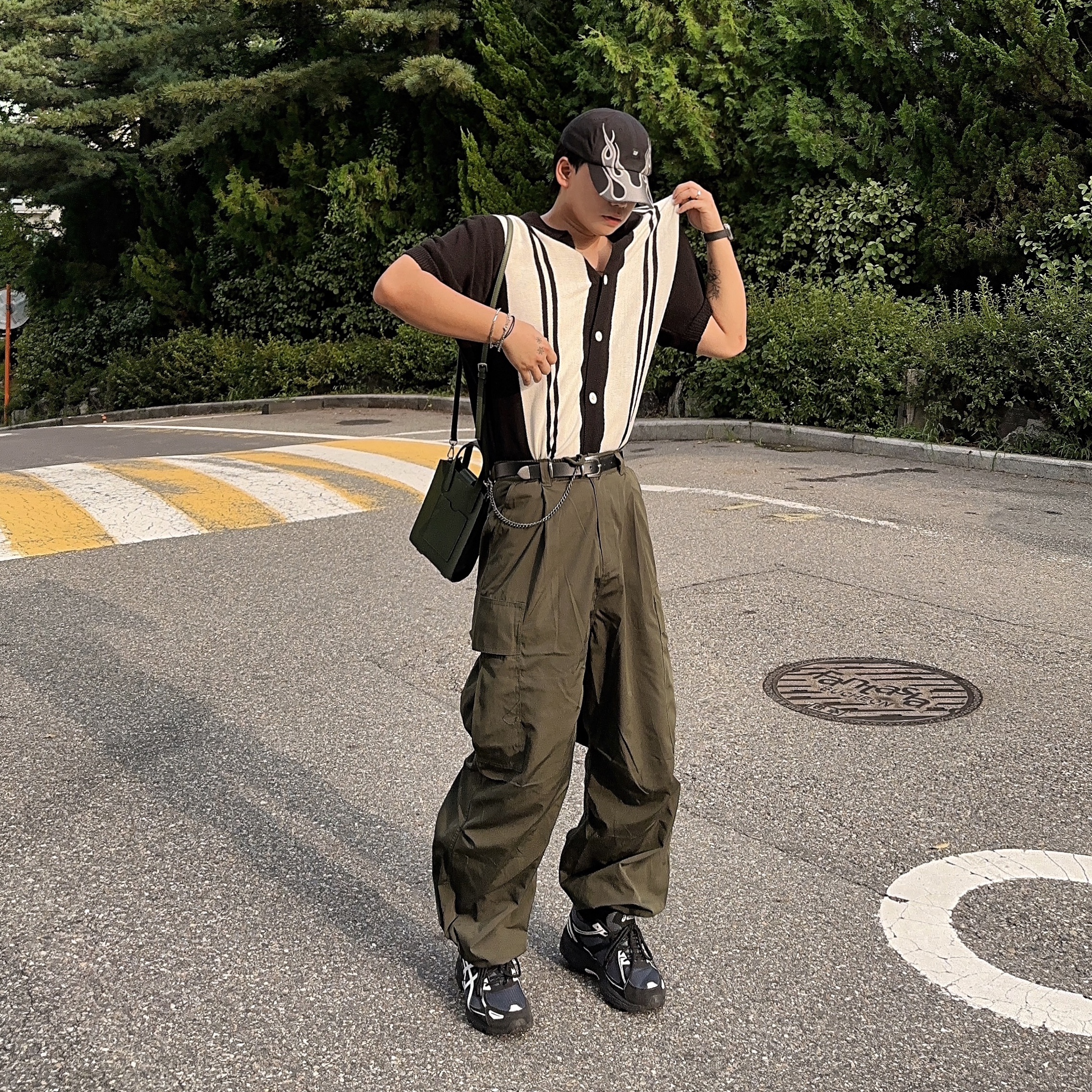 Yeezy Gap Engineered By Balenciaga Flame Cap Black, Asics Gel-Venture 6 Carrier Grey 착용 스타일 - 5