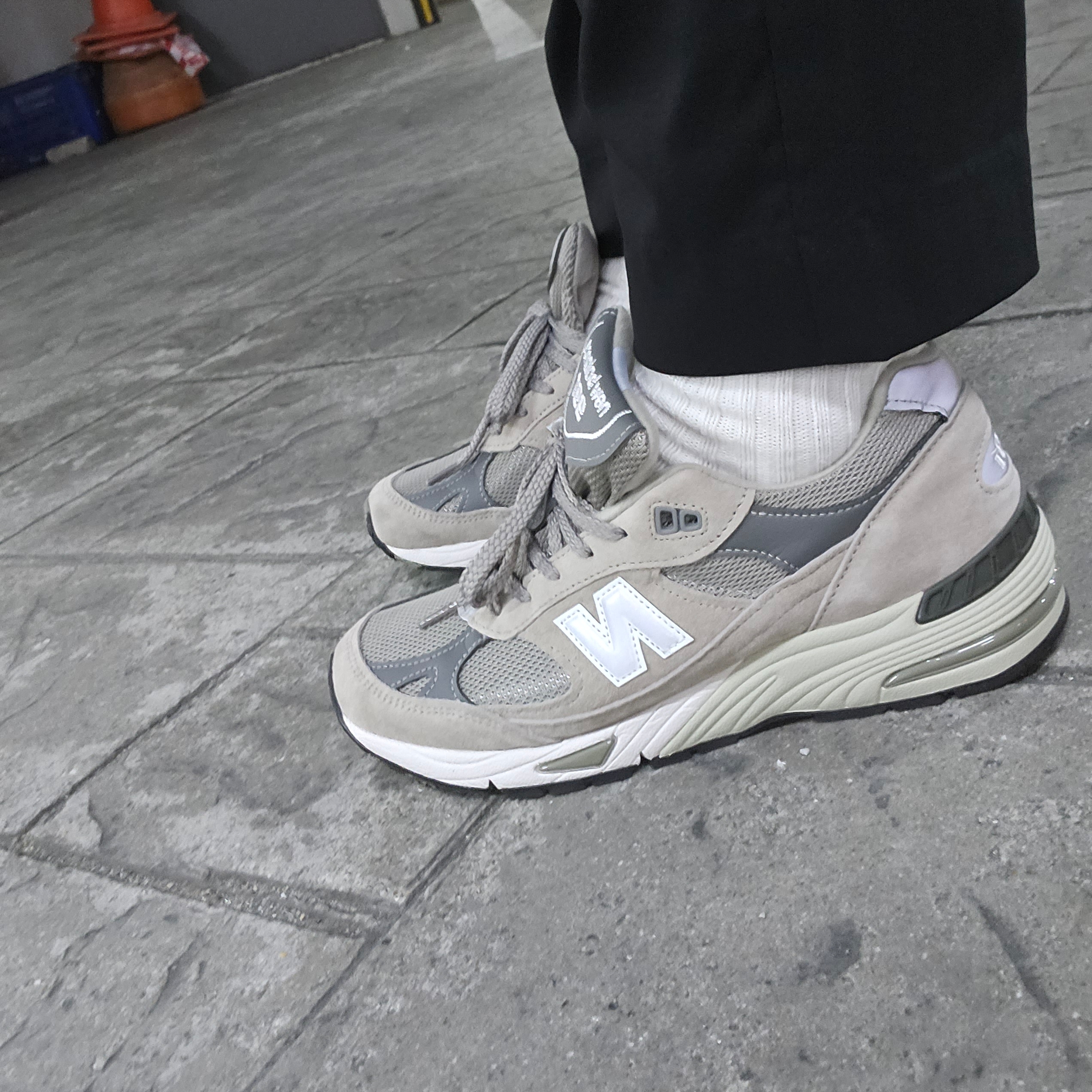 New Balance 991 Made in UK Grey 착용 스타일 - 1