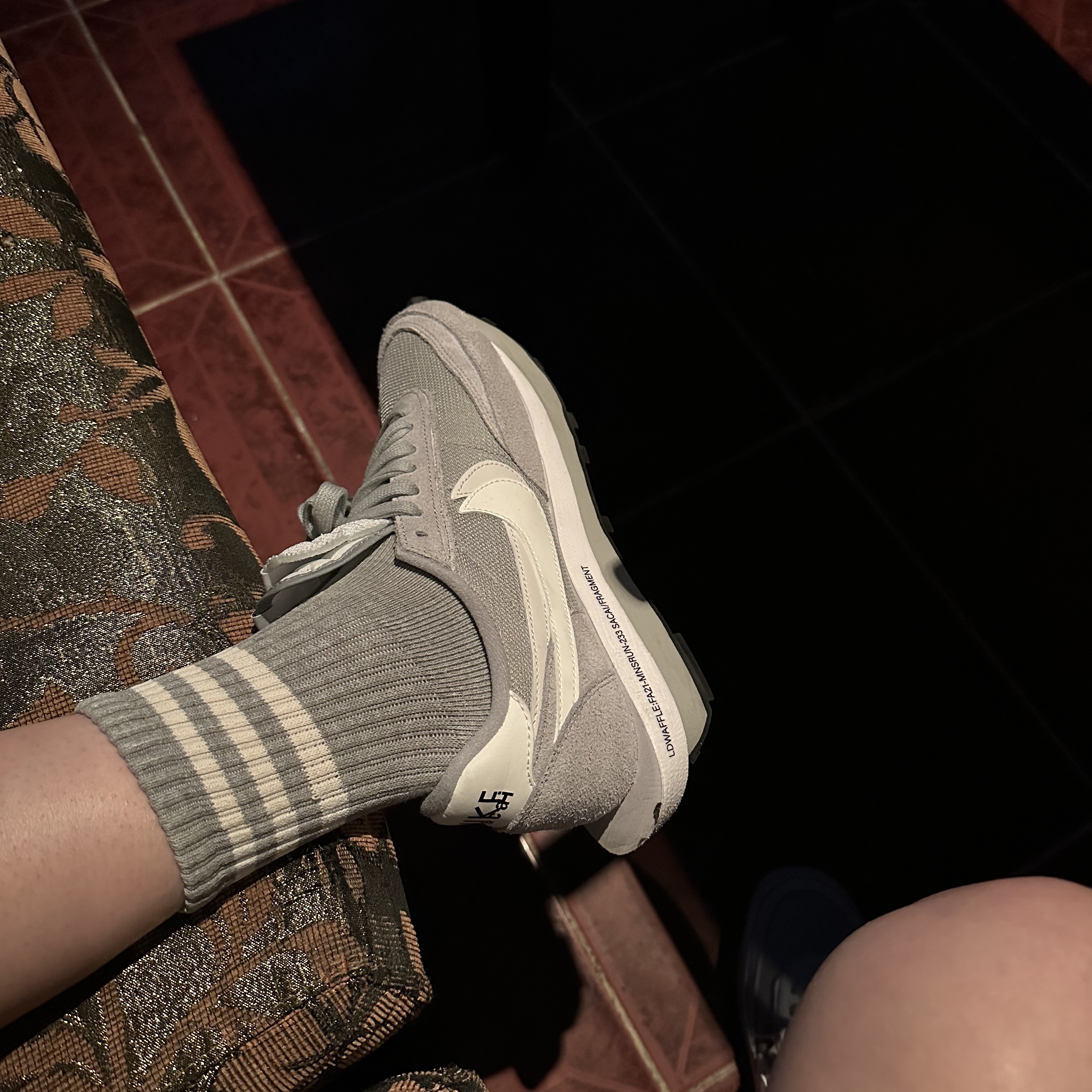 Nike x Sacai x Fragment LDWaffle Light Smoke Grey 착용 스타일 - 1