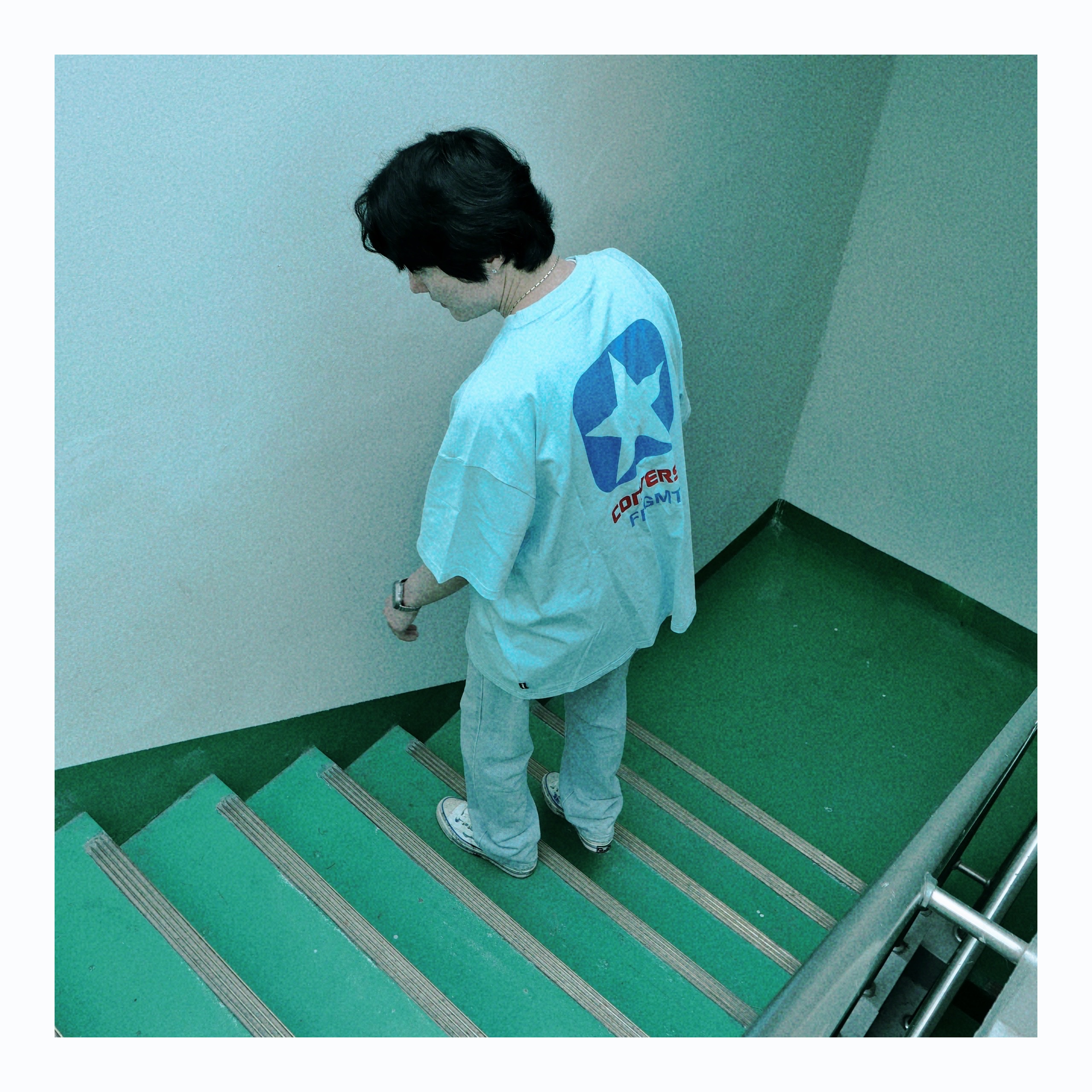 Converse x Fragment T-Shirt Blue 착용 스타일 - 2