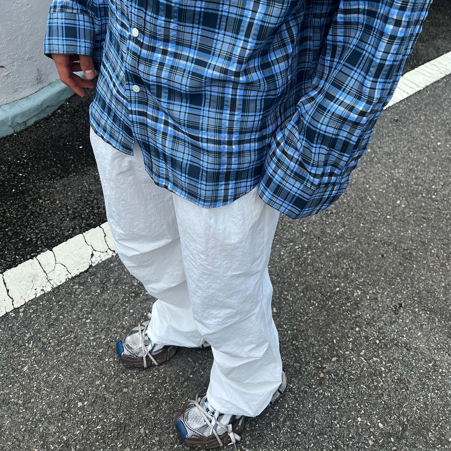Balenciaga 3XL Sneakers Worn Out Grey White Blue 착용 스타일 - 5