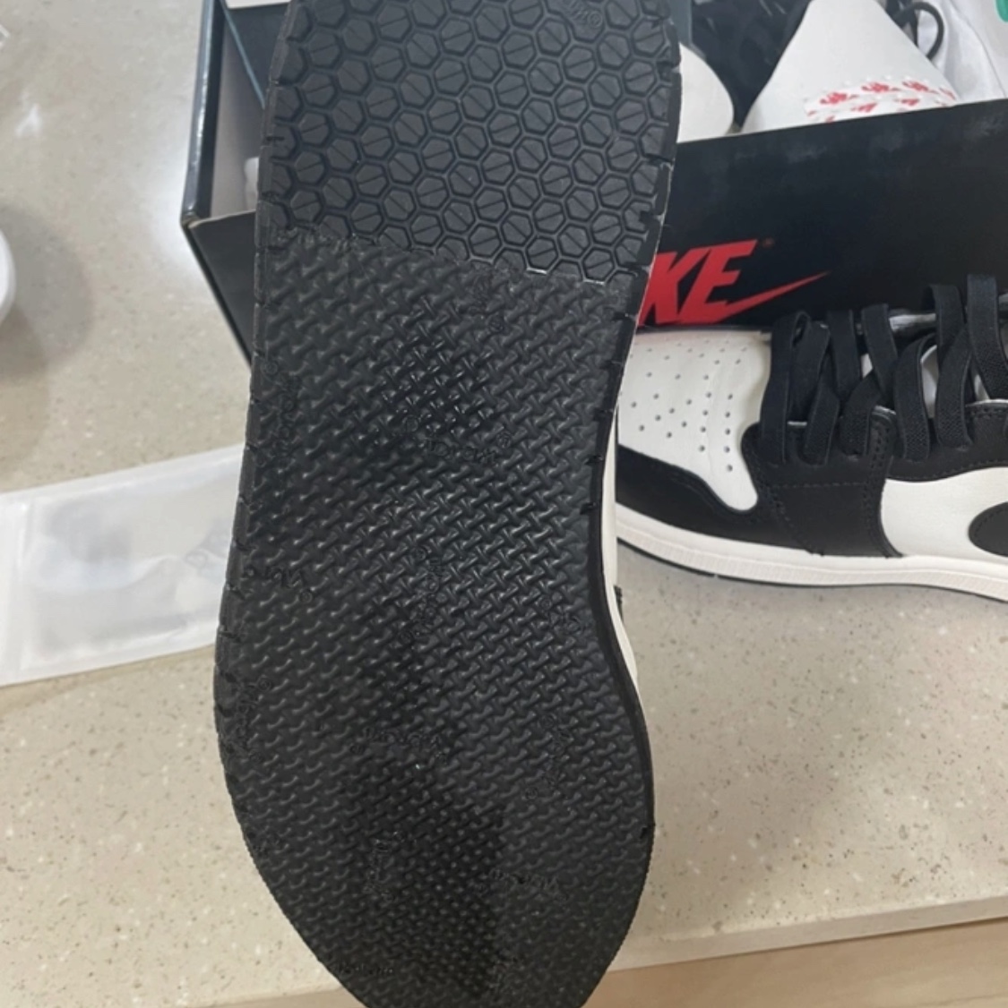 Jordan 1 Retro High OG Black Mocha 착용 스타일 - 4